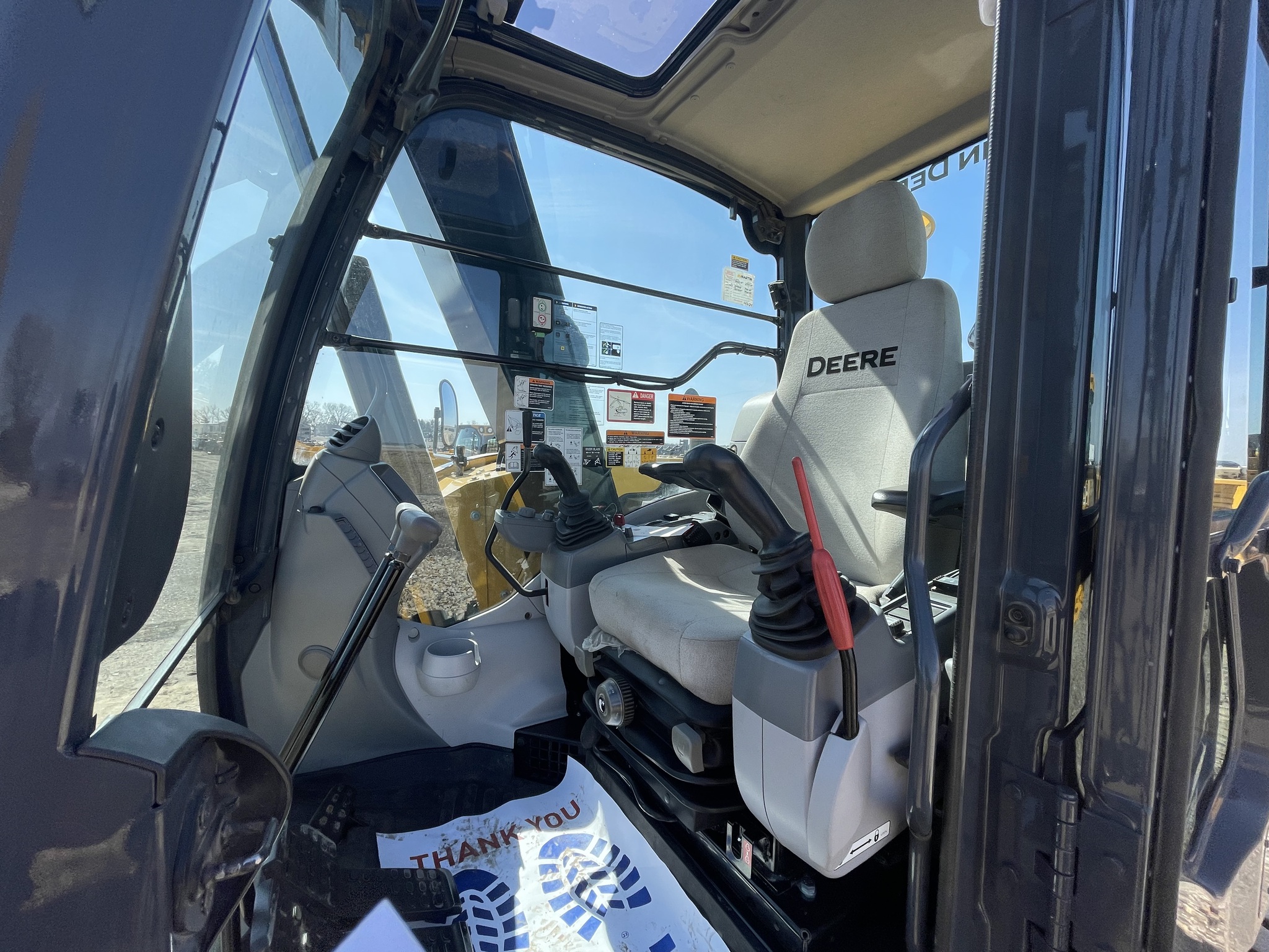 2022 John Deere 75G Image 7