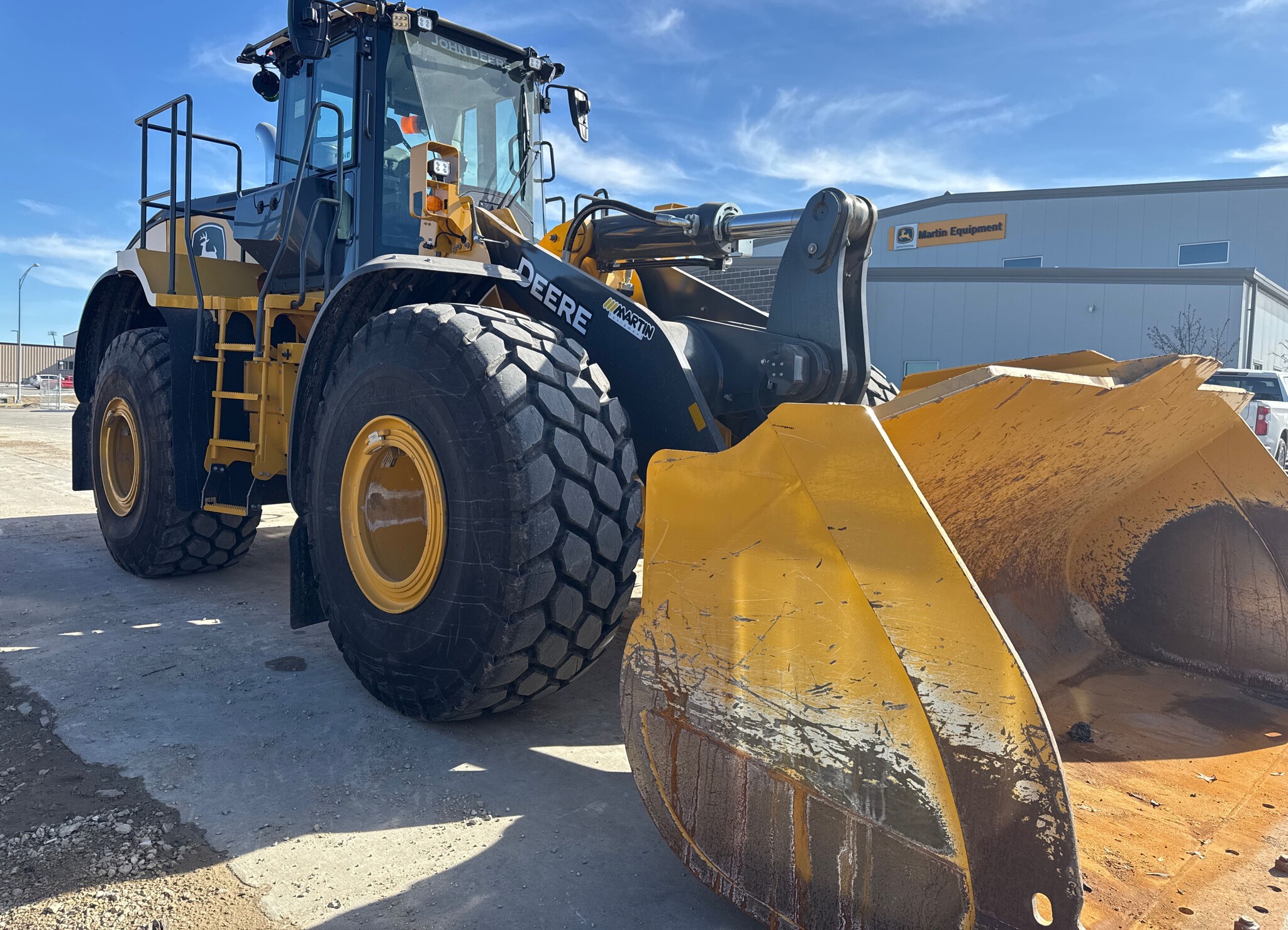 2023 John Deere 744 P Image 2