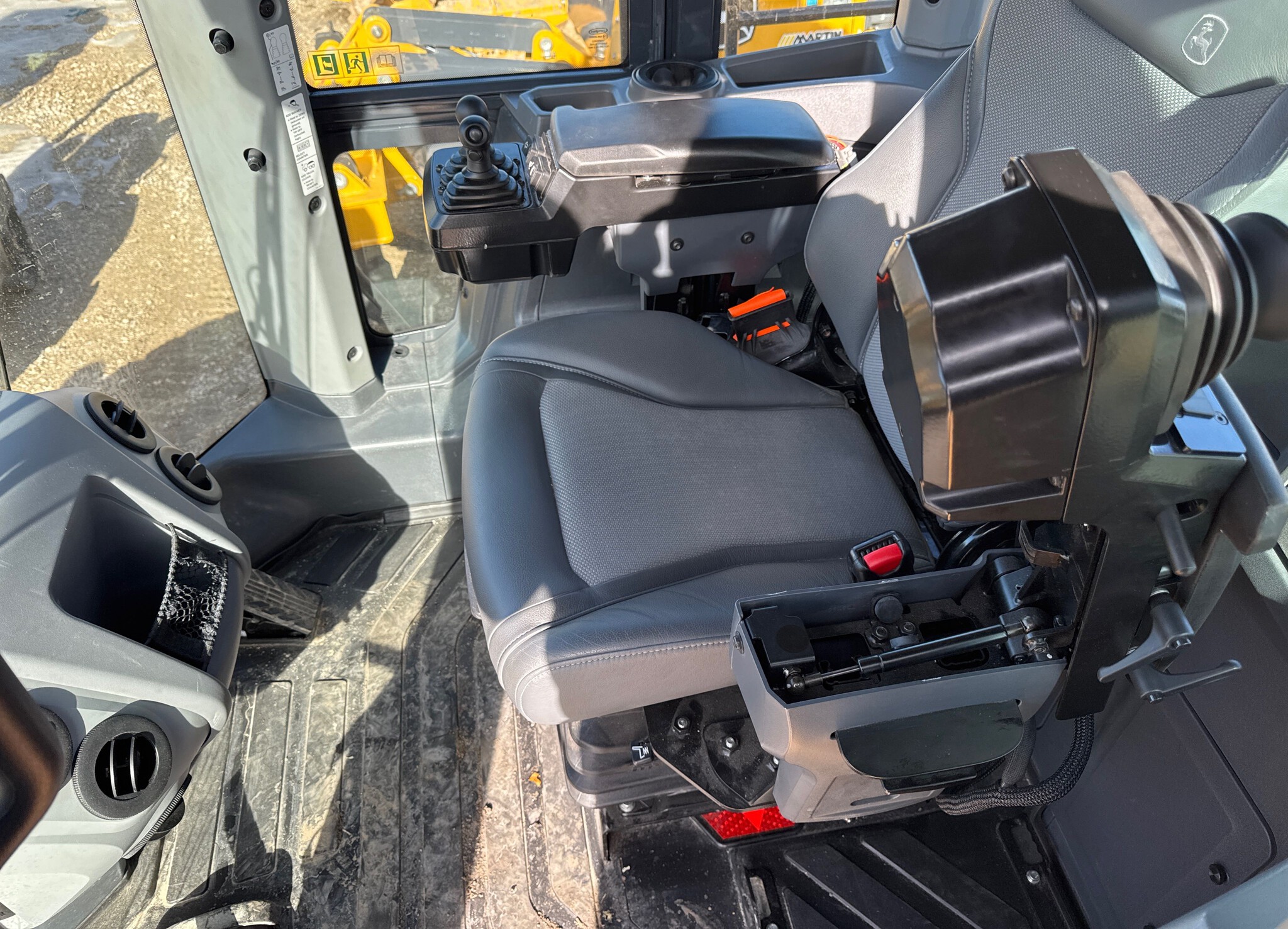 2023 John Deere 744 P Image 5