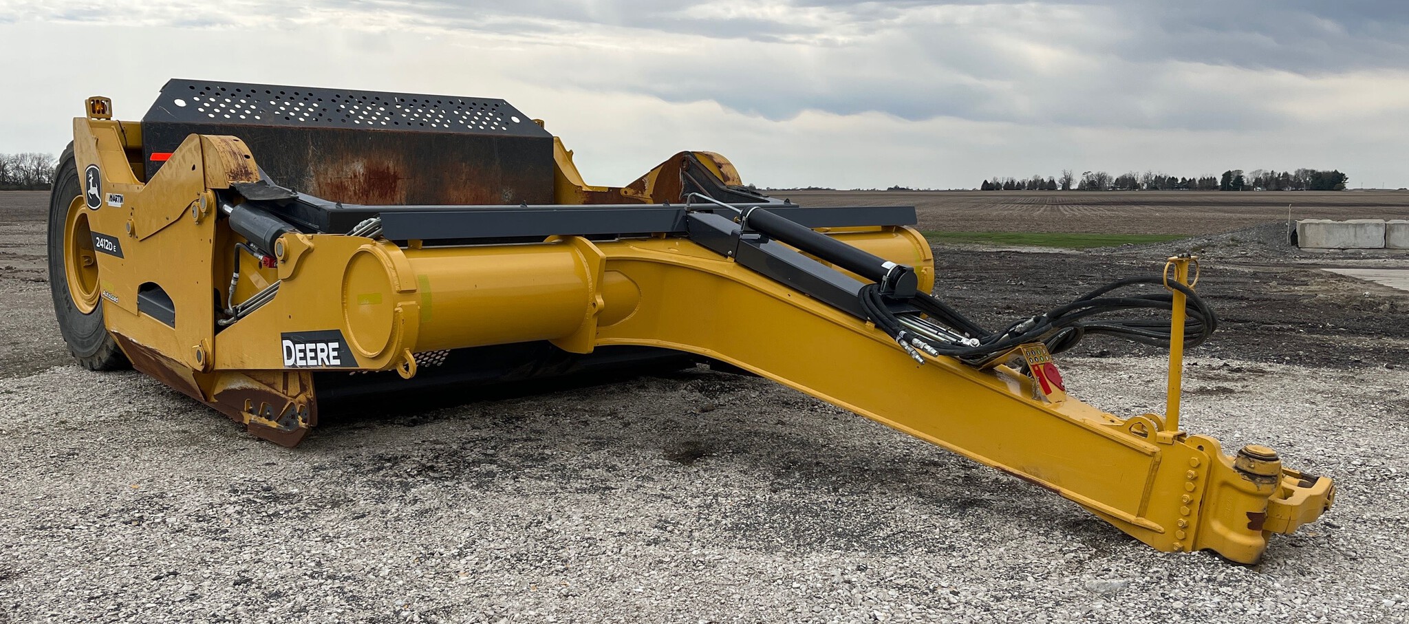 2022 John Deere 2412D E Image 4