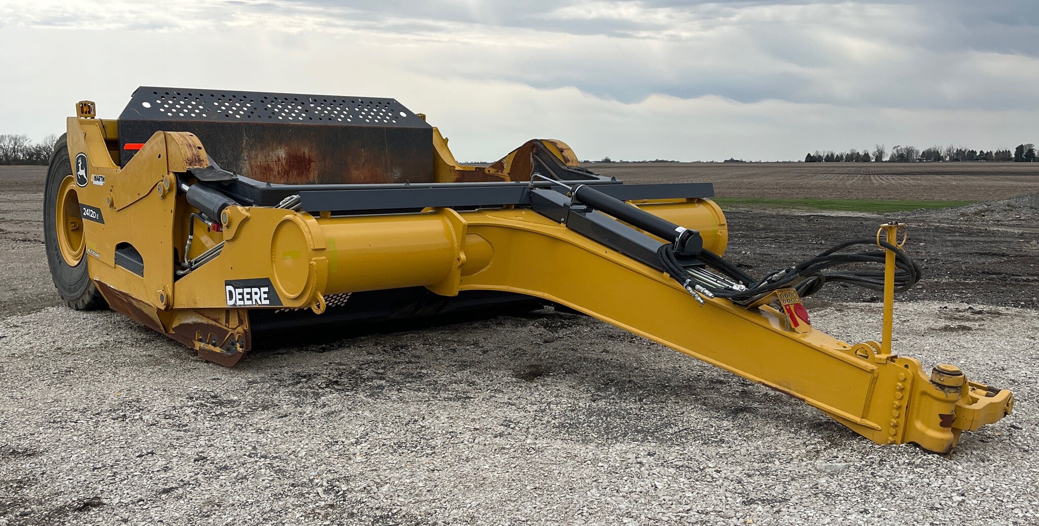 2022 John Deere 2412D E Image 5