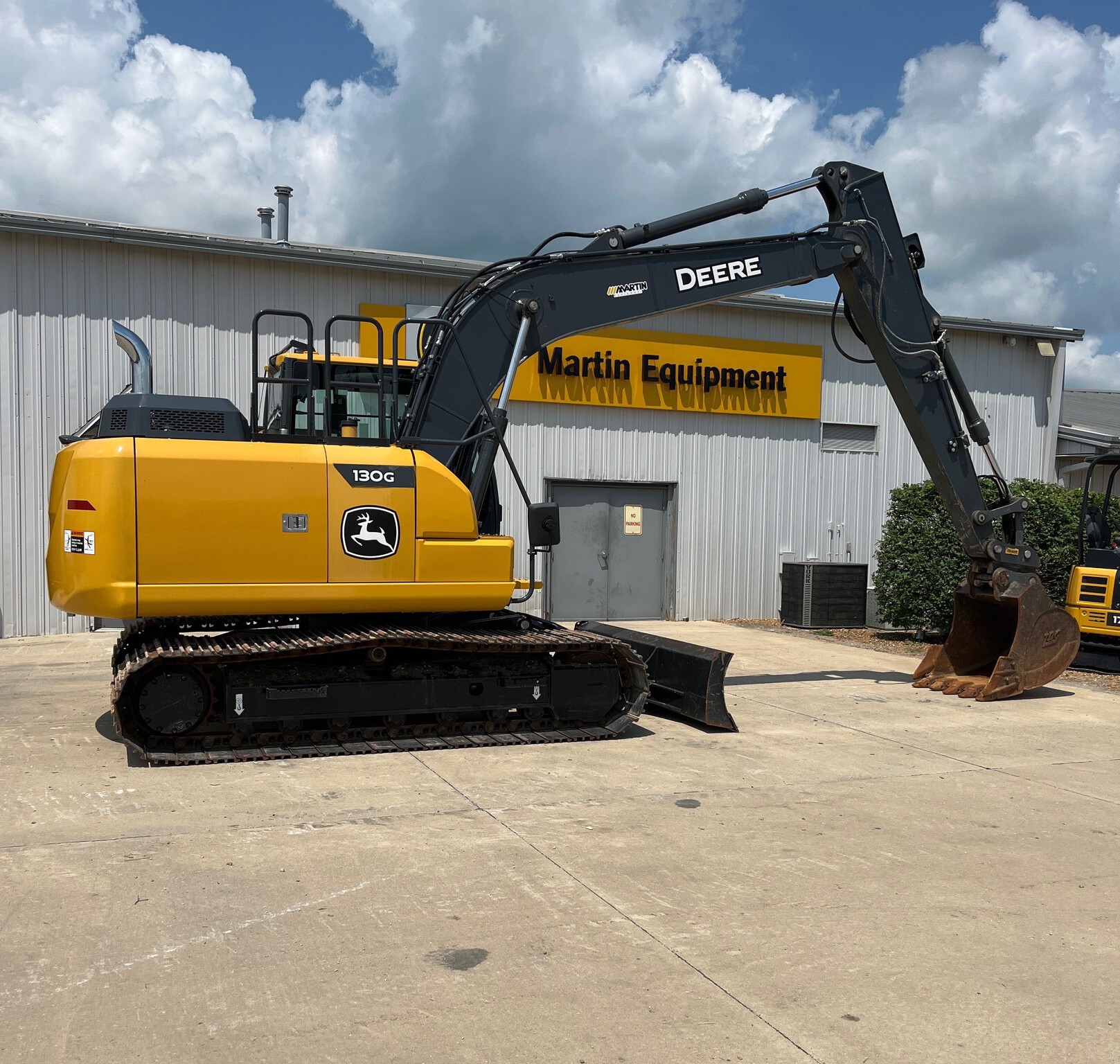 2022 John Deere 130G Image 2