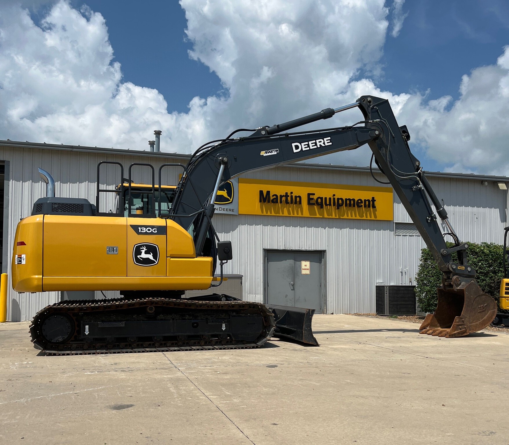 2022 John Deere 130G Image 1