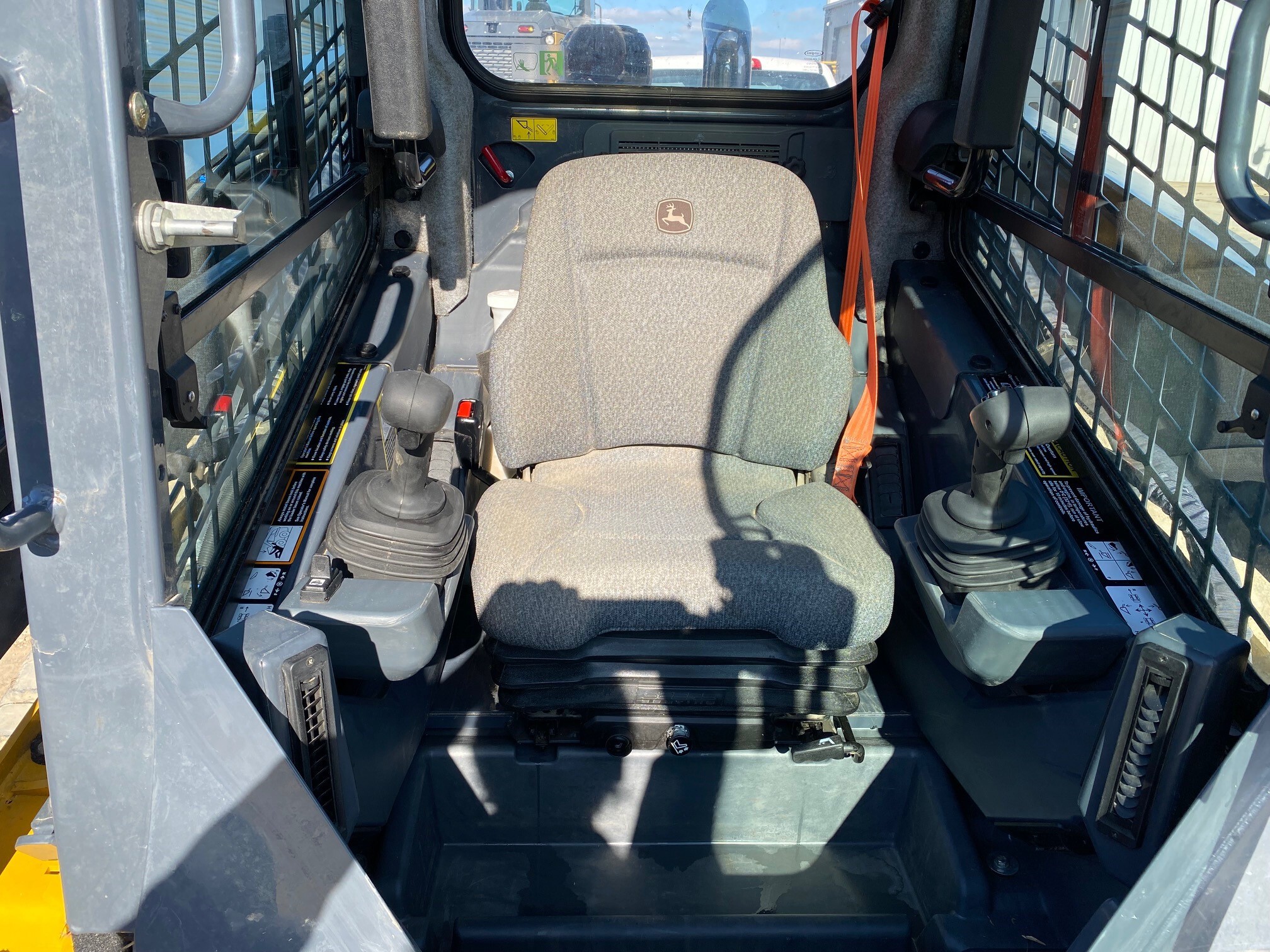 2021 John Deere 333G Image 8