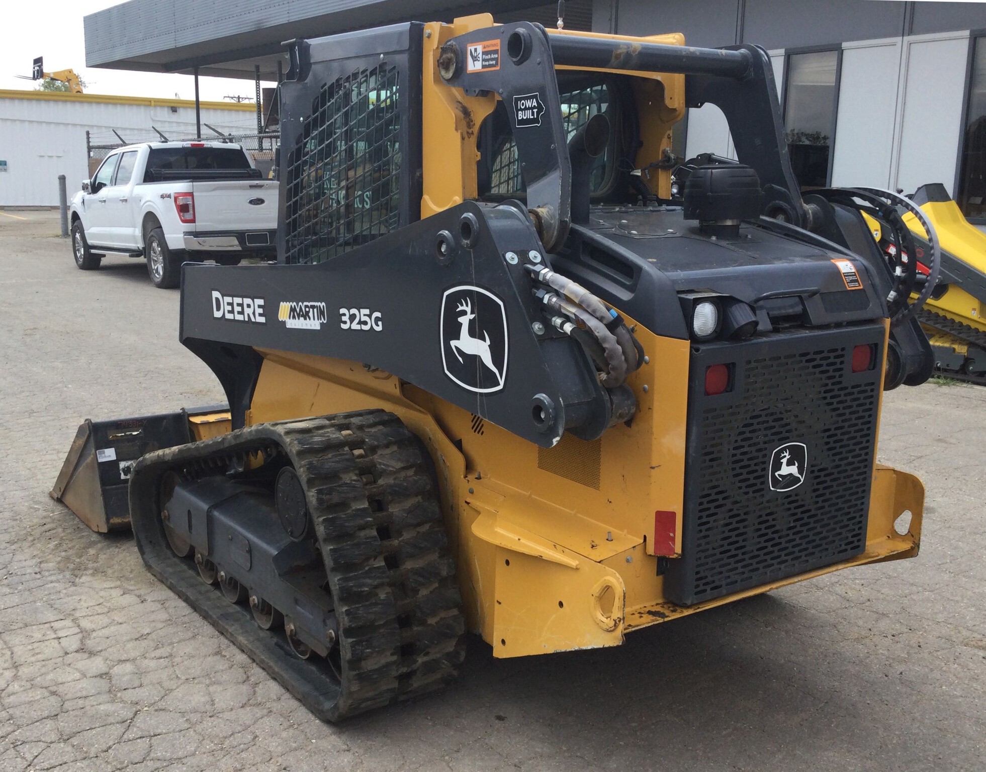 2023 John Deere 325G Image 3