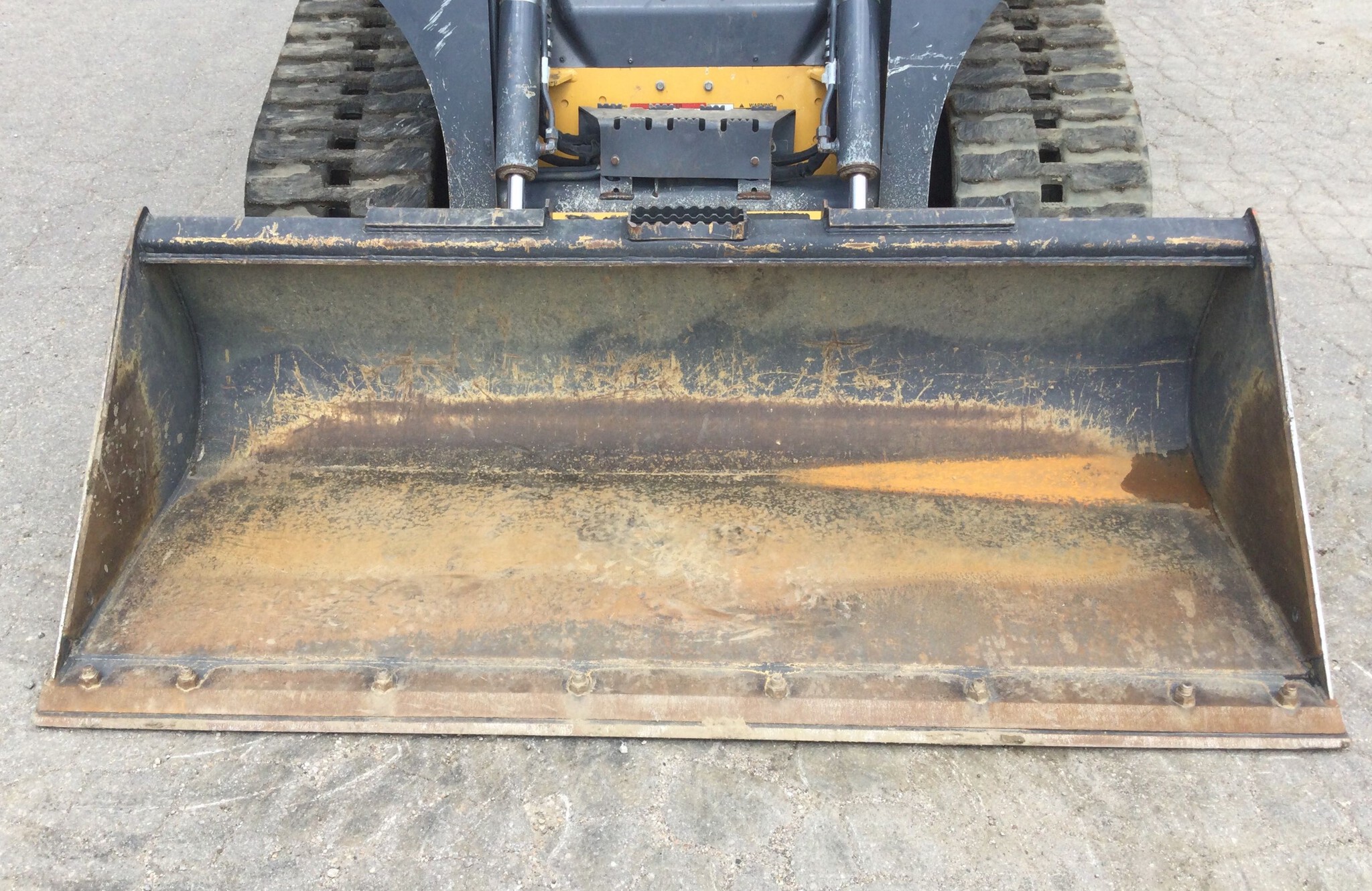 2023 John Deere 325G Image 9
