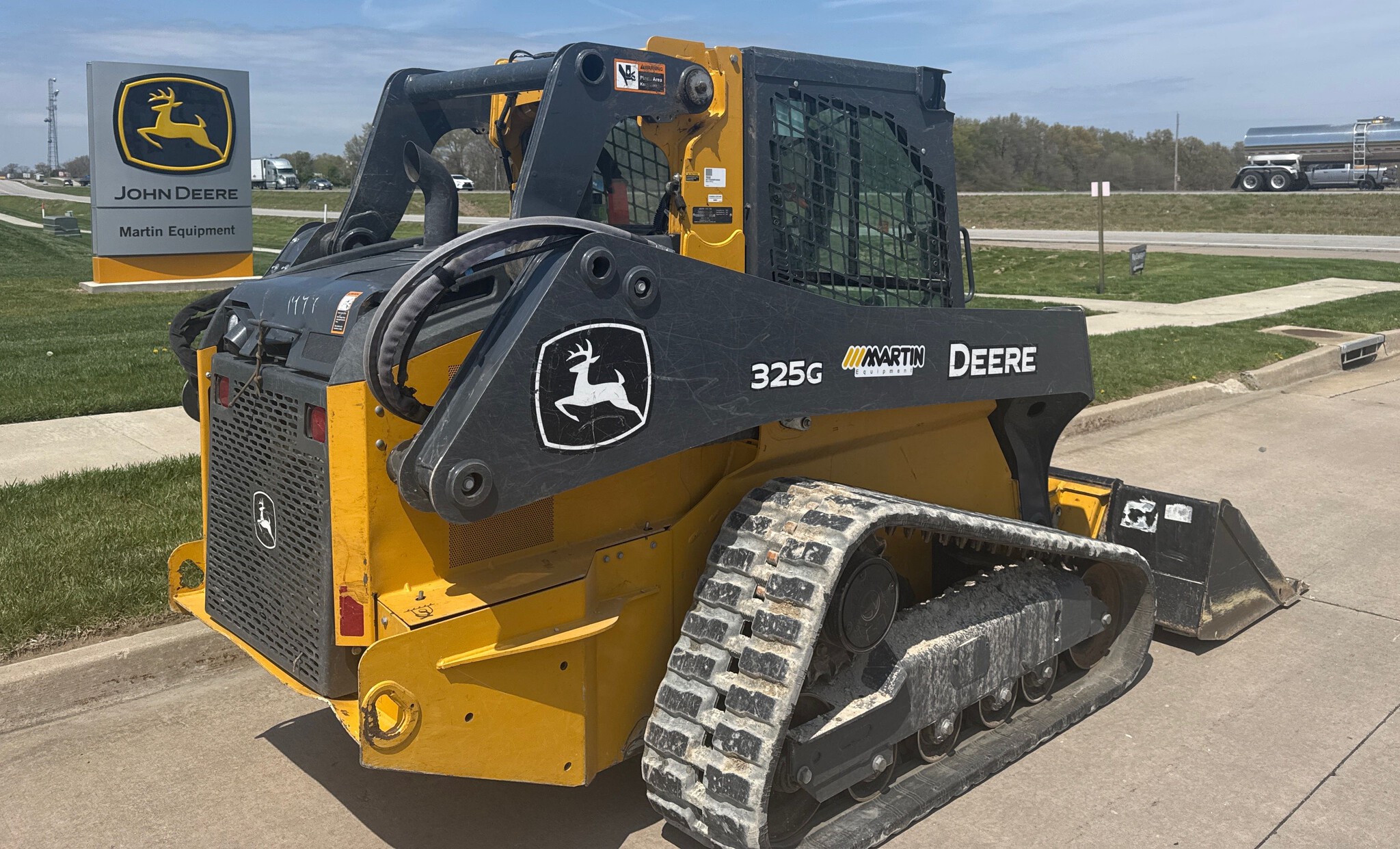 2023 John Deere 325G Image 6
