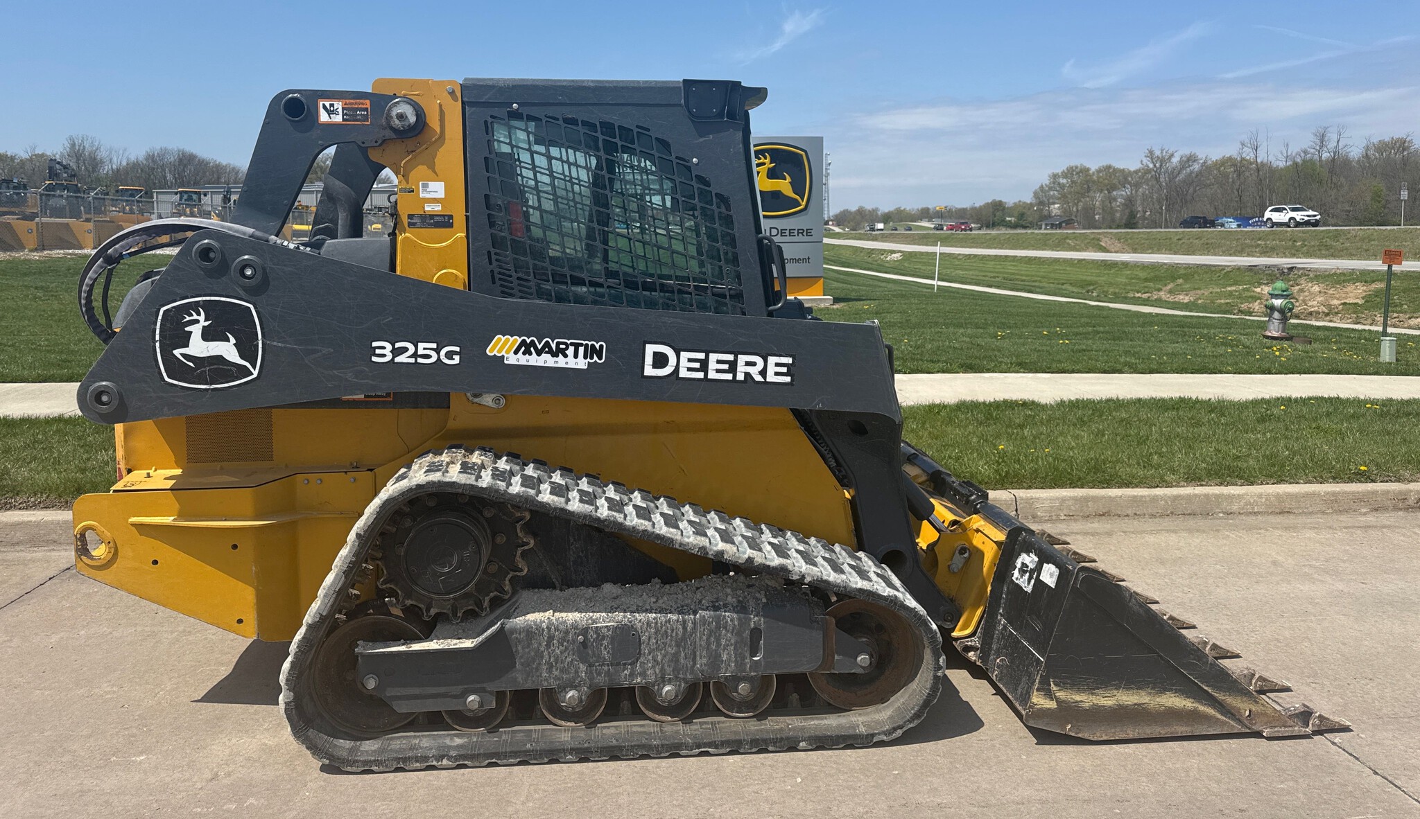 2023 John Deere 325G Image 2