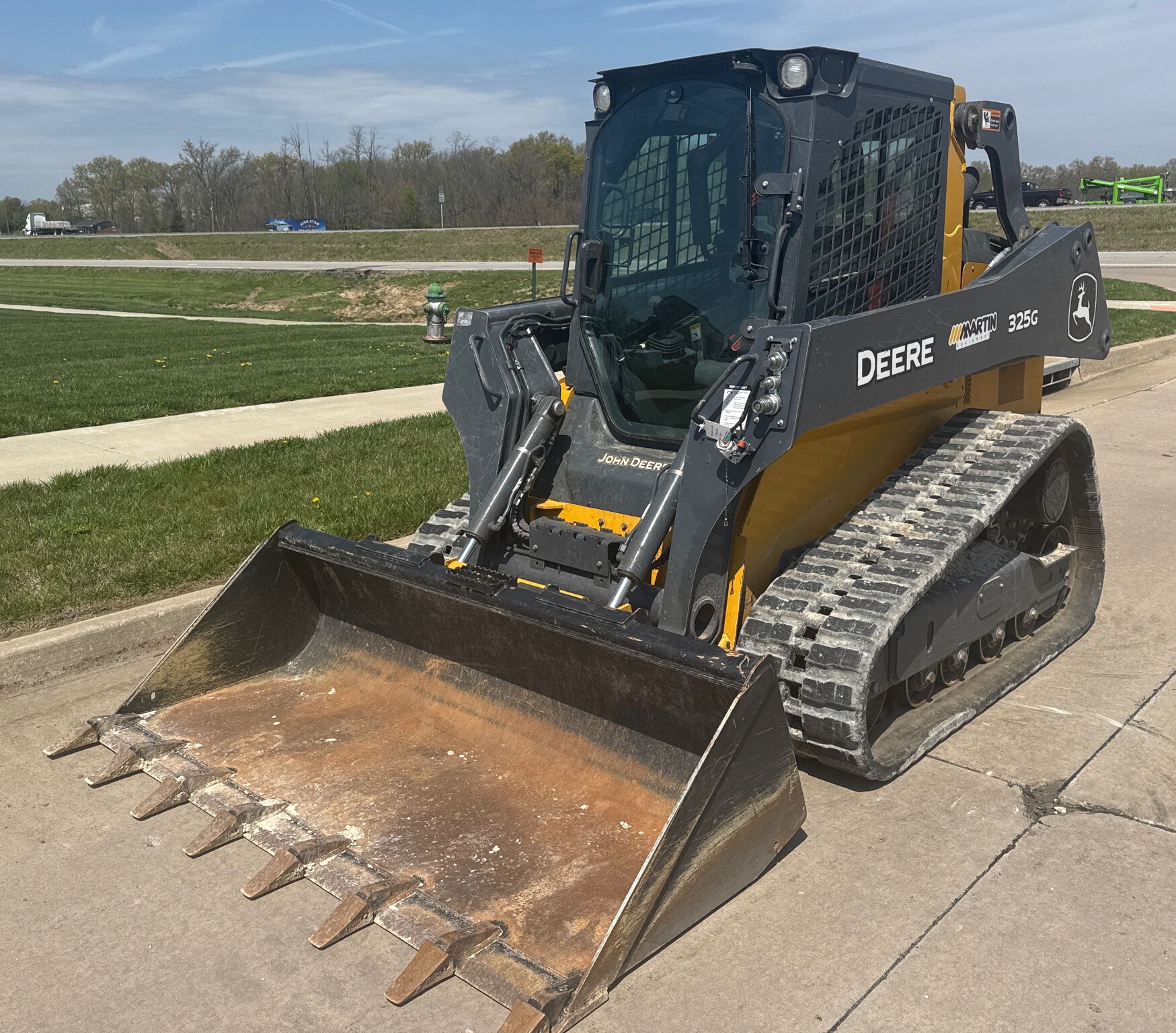 2023 John Deere 325G Image 3