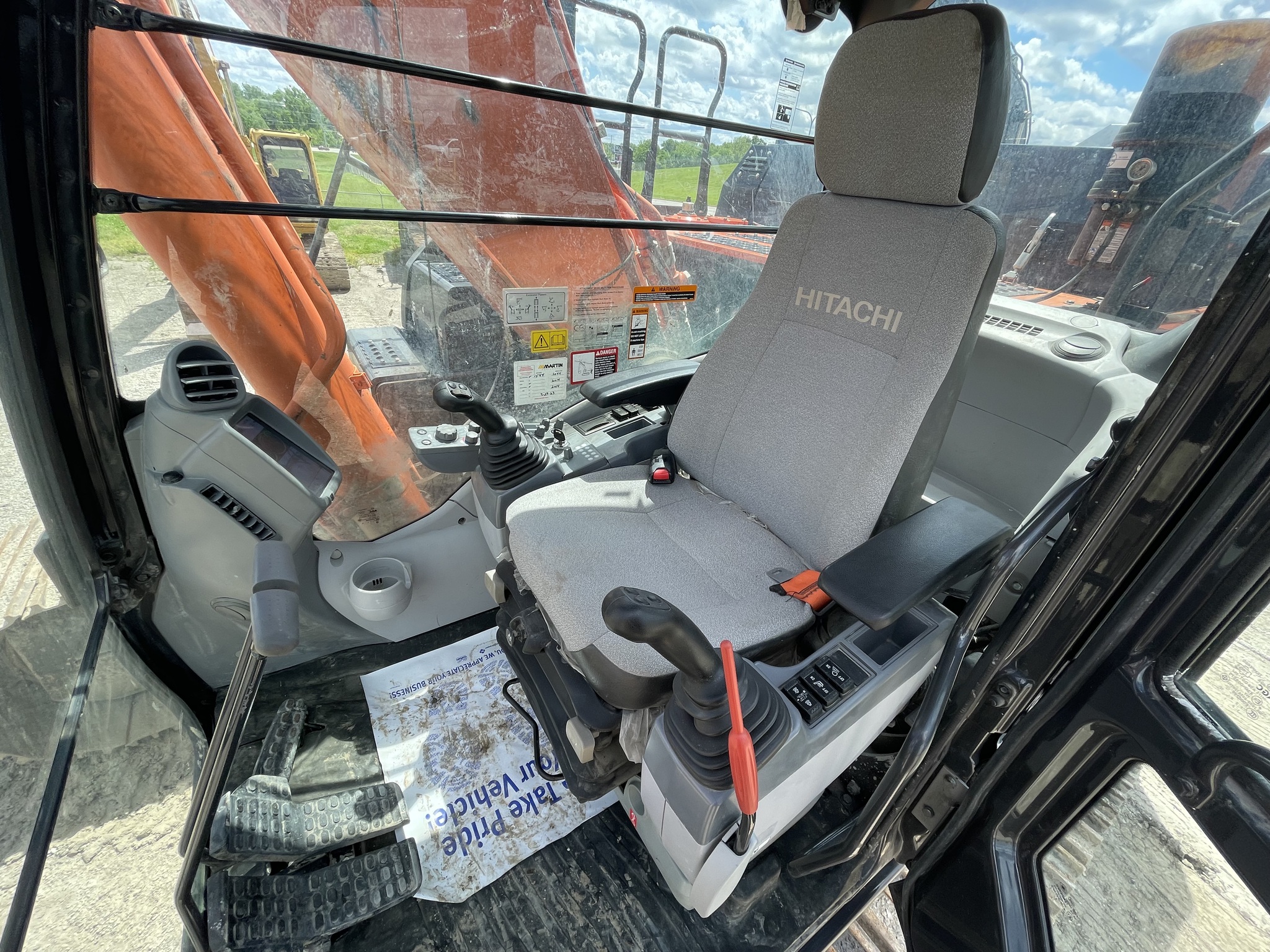 2020 Hitachi 300ZX Image 9