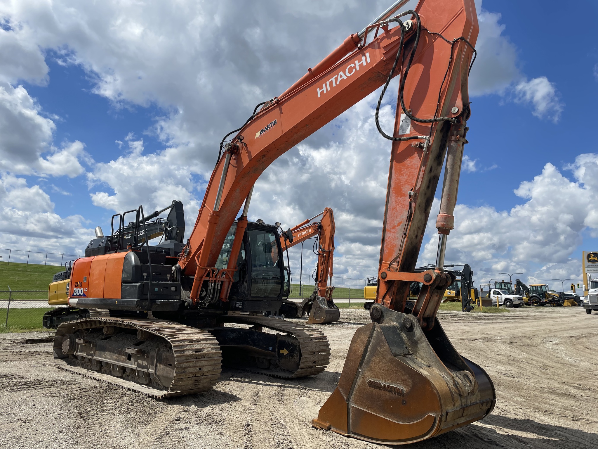 2020 Hitachi 300ZX Image 2