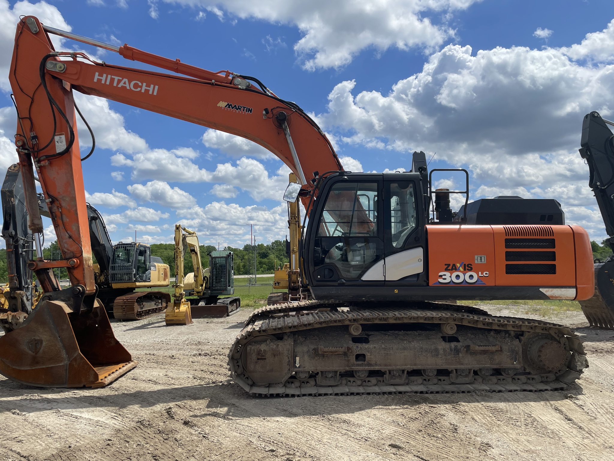 2020 Hitachi 300ZX Image 3