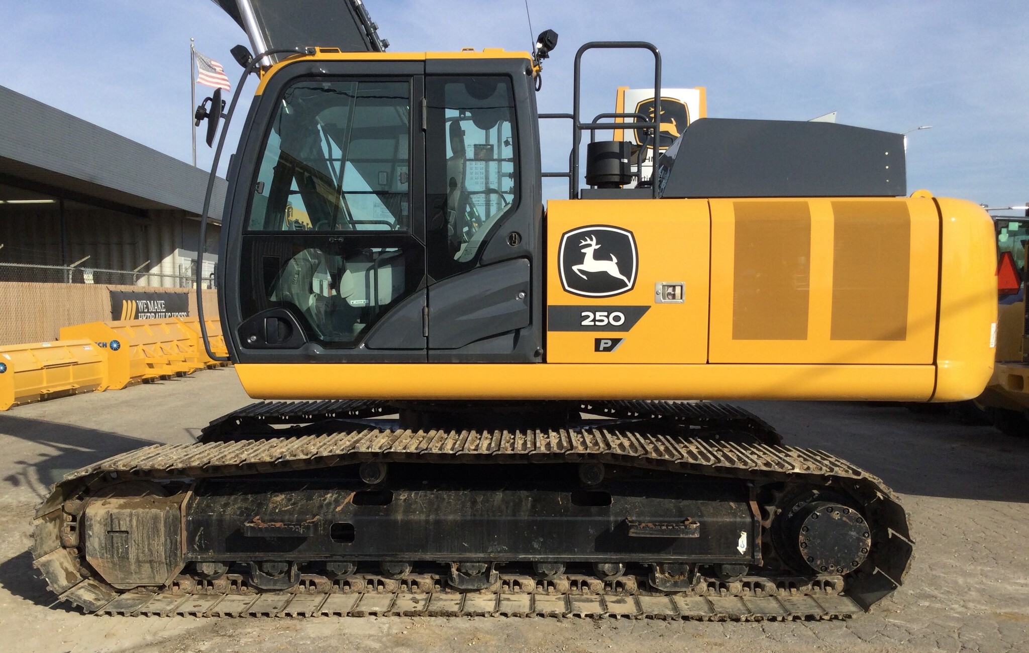2023 John Deere 250 P Image 7