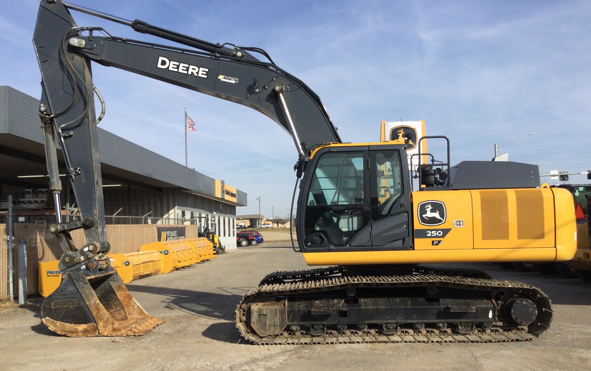 2023 John Deere 250 P Image 8