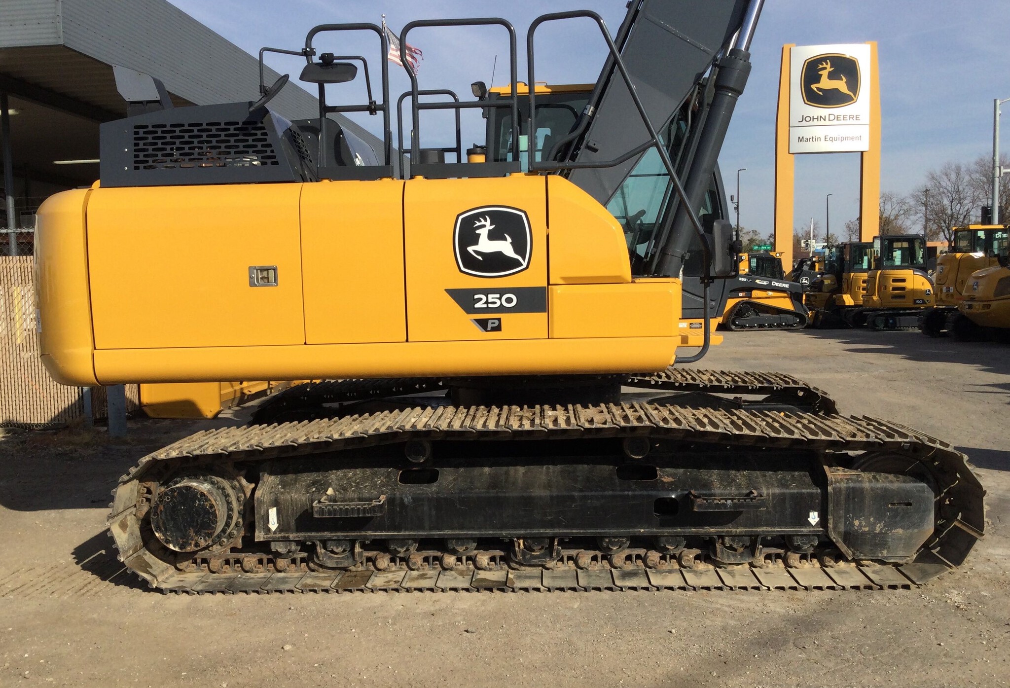 2023 John Deere 250 P Image 2