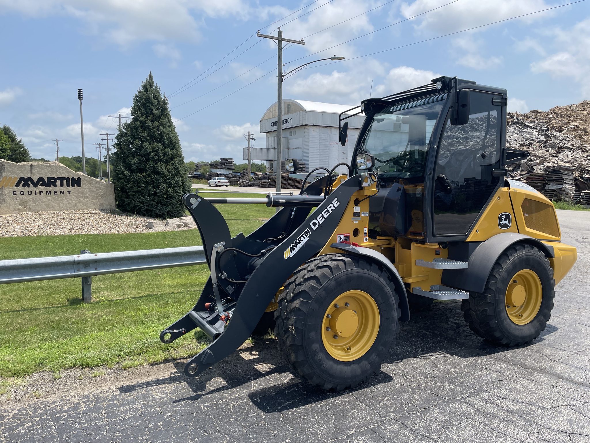 2023 John Deere 304 G Image 2