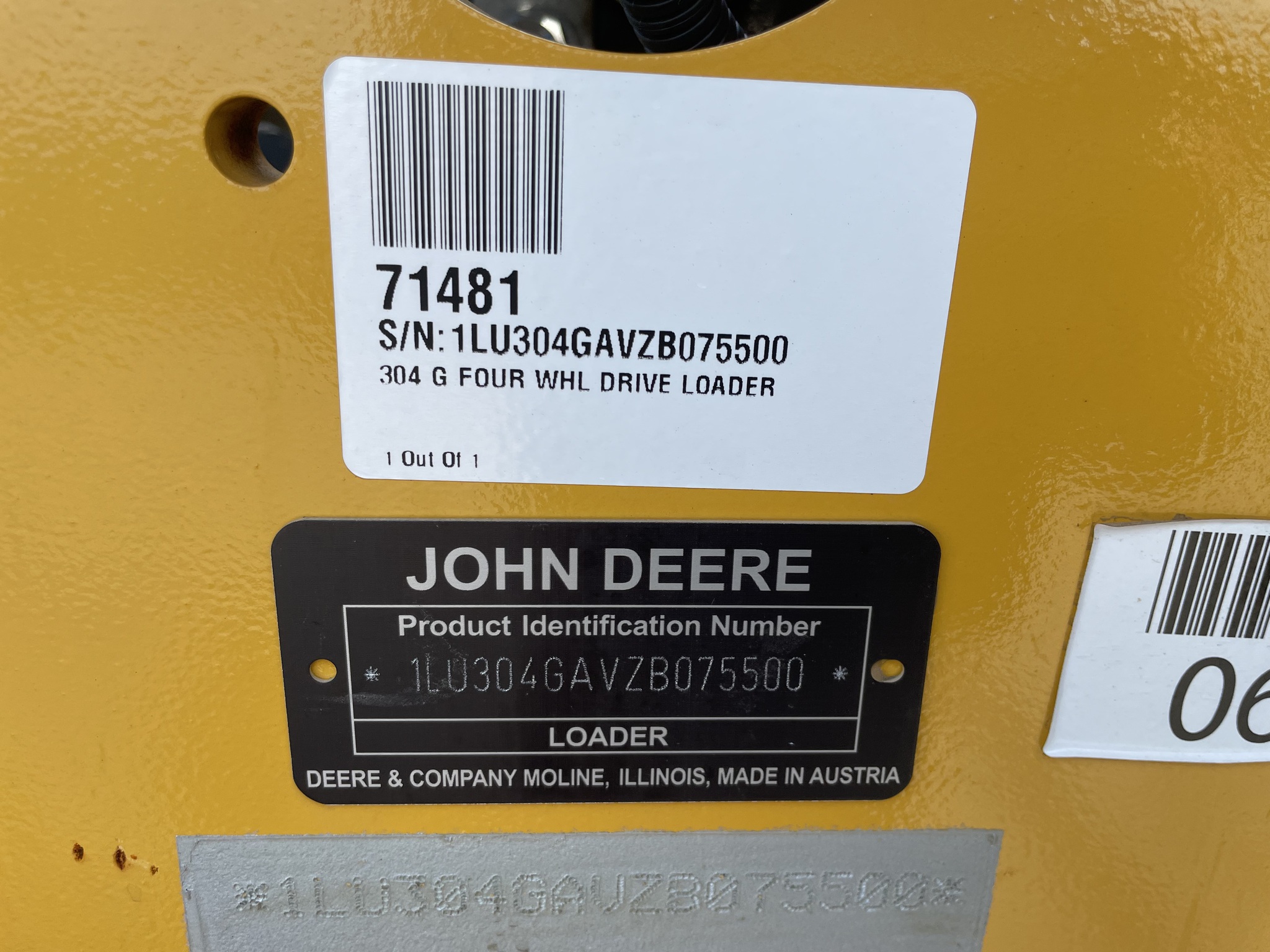 2023 John Deere 304 G Image 6