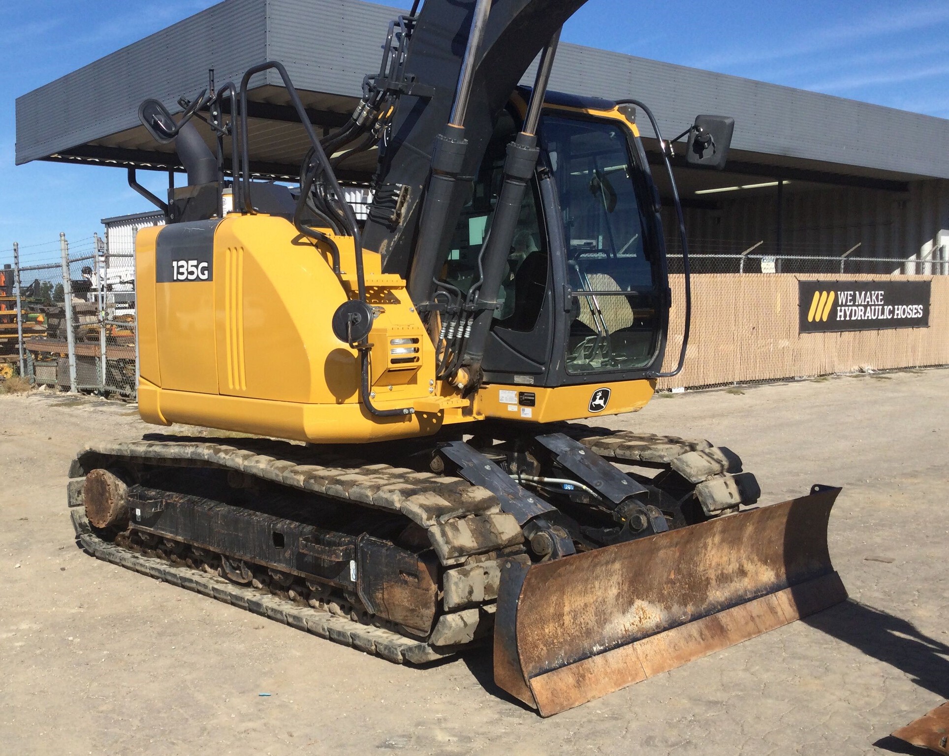 2021 John Deere 135G Image 3