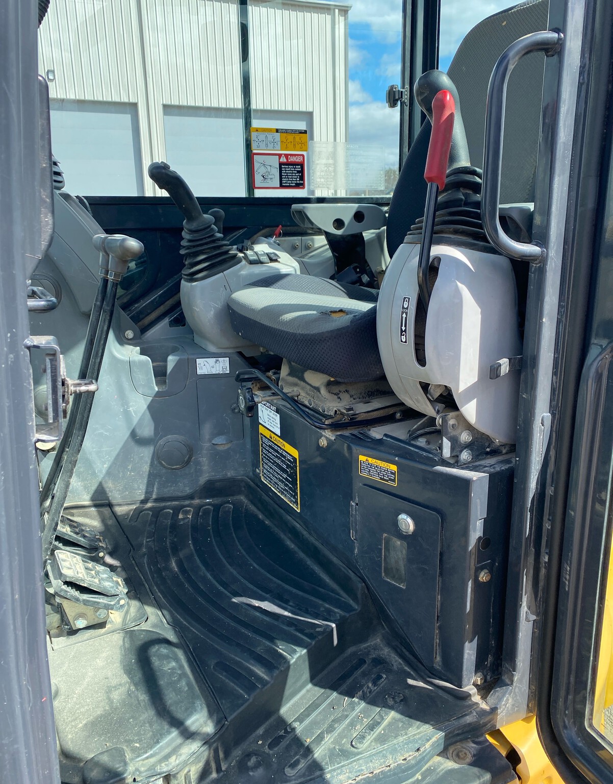2017 John Deere 35G Image 15