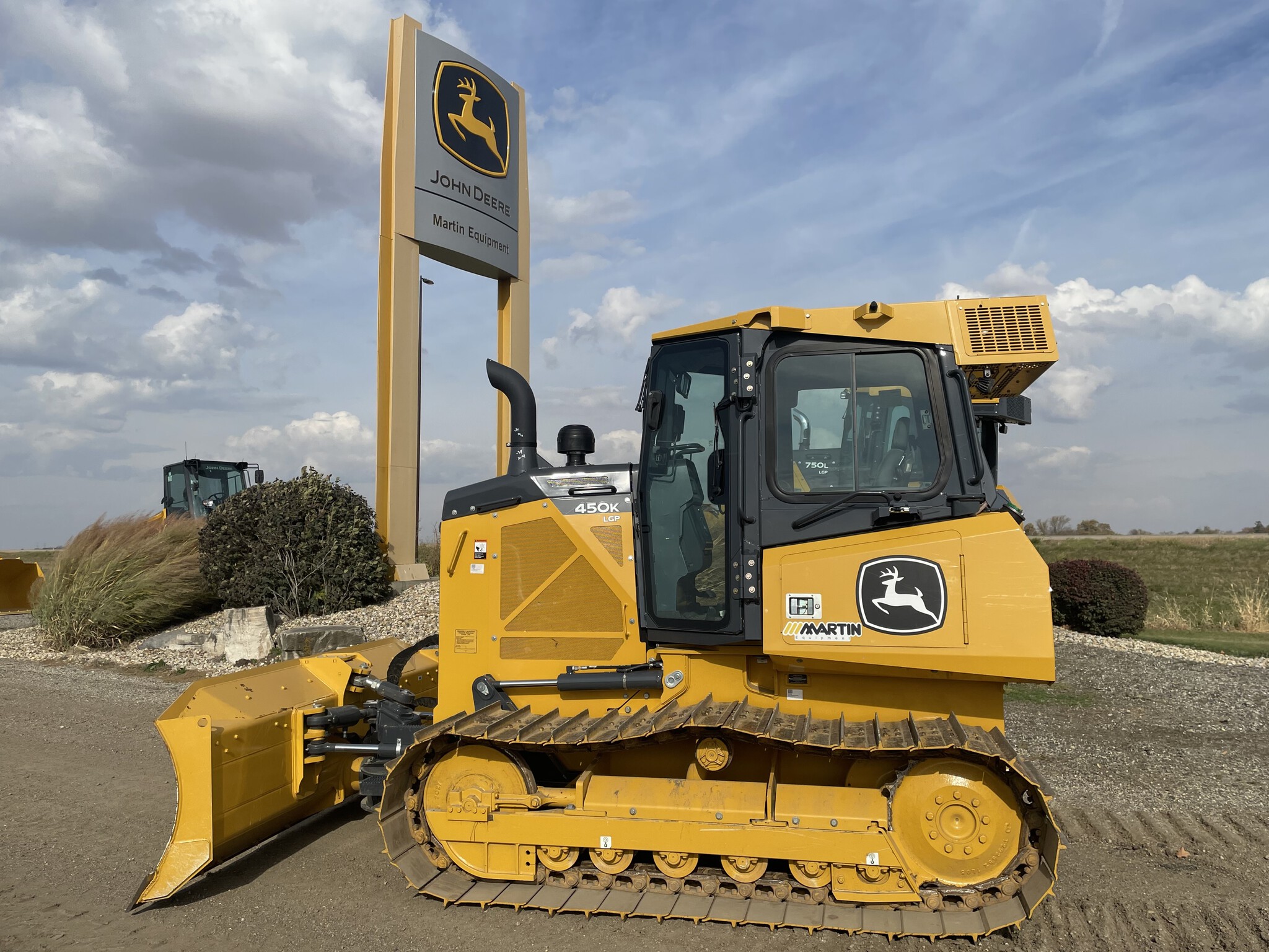 2023 John Deere 450K Image 1