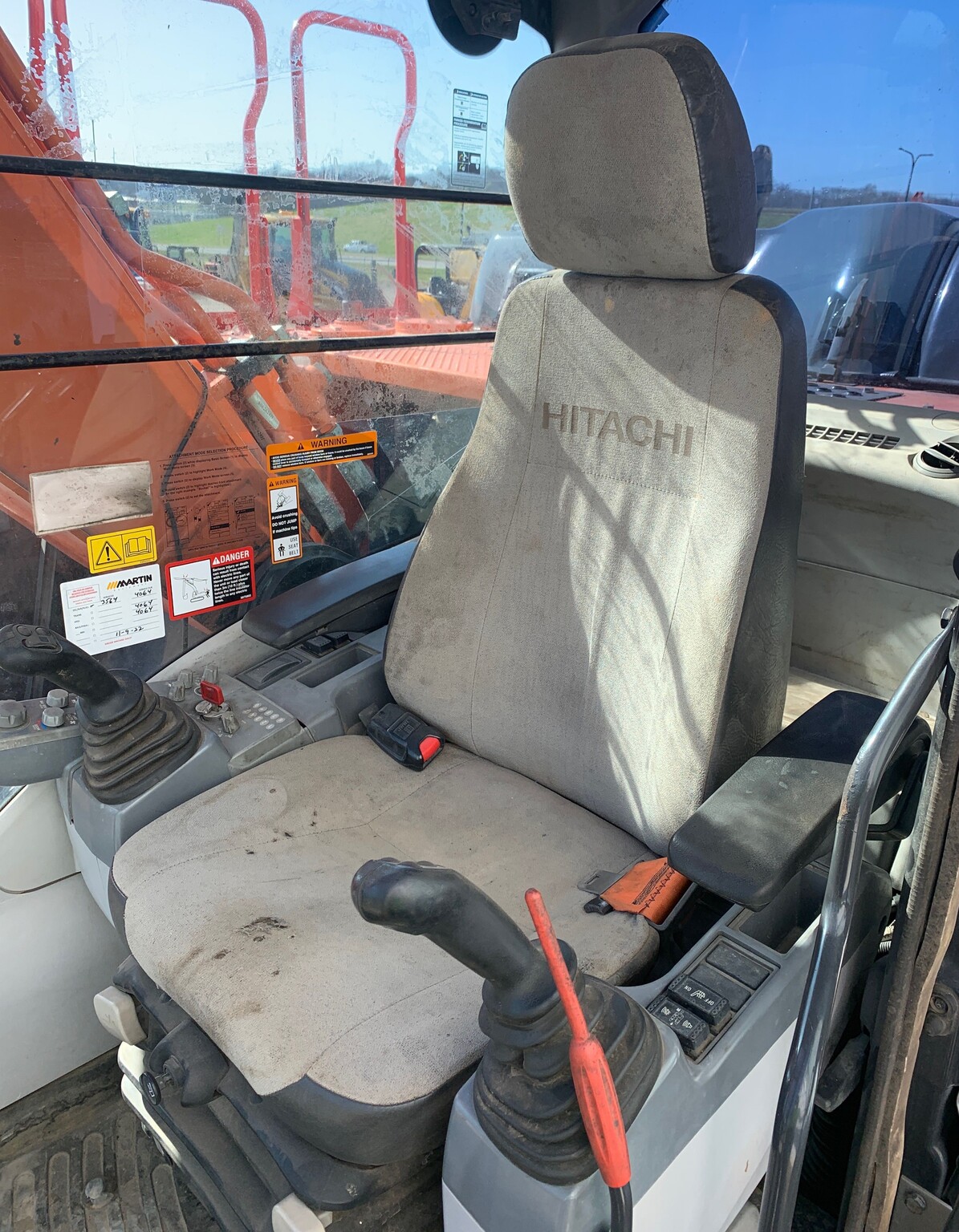 2018 Hitachi ZX210LC-6 Image 10