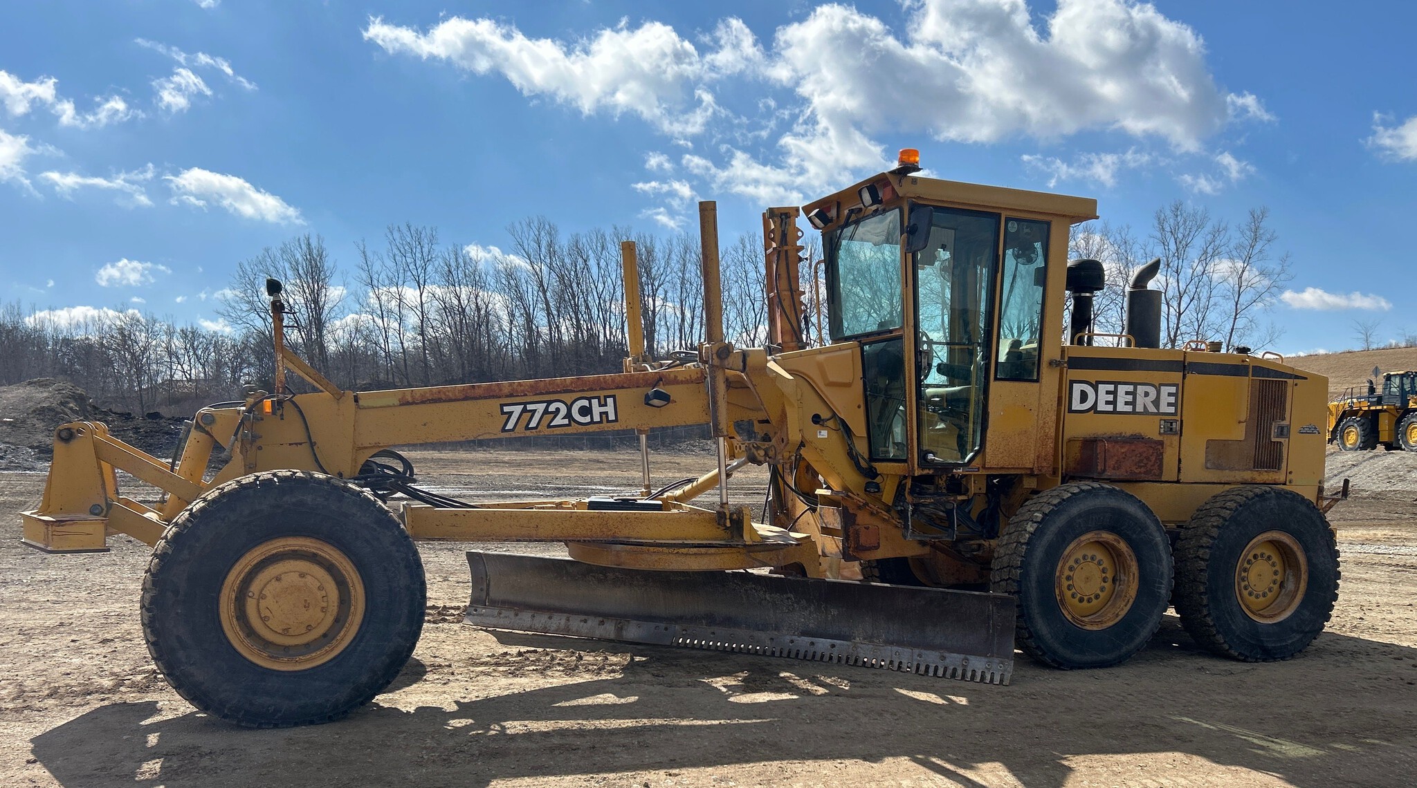 2000 John Deere 772CH Image 2