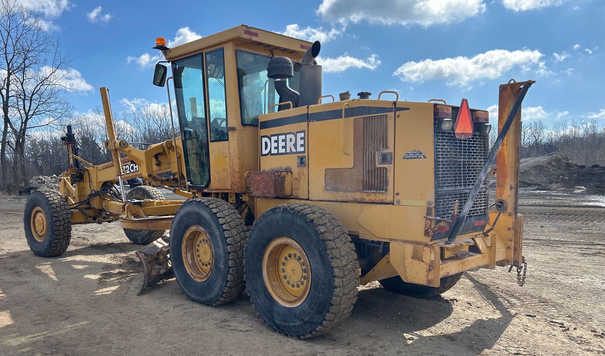 2000 John Deere 772CH Image 3