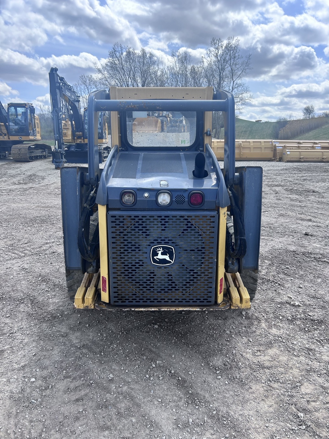 2010 John Deere 320D Image 4