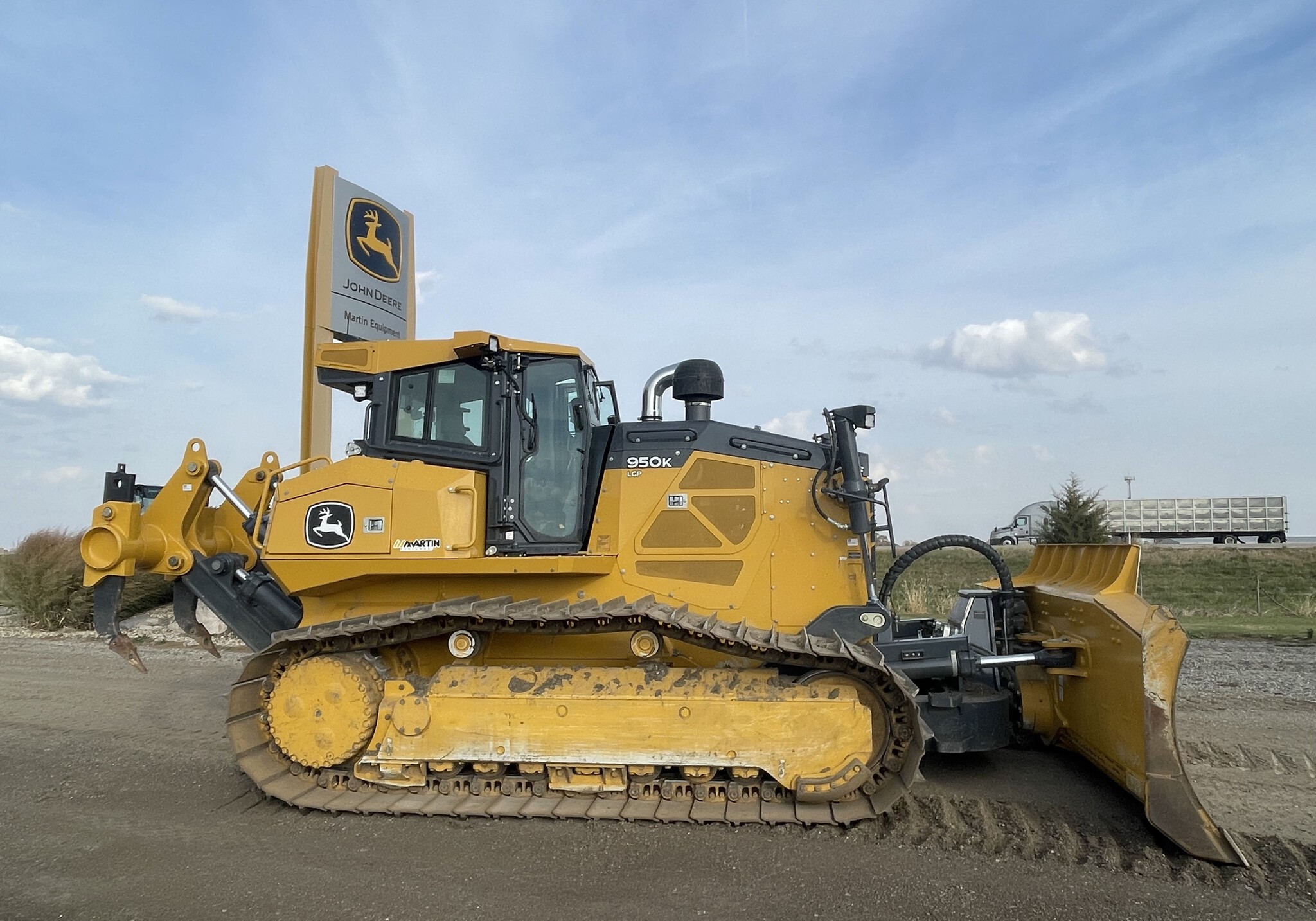 2023 John Deere 950K Image 1