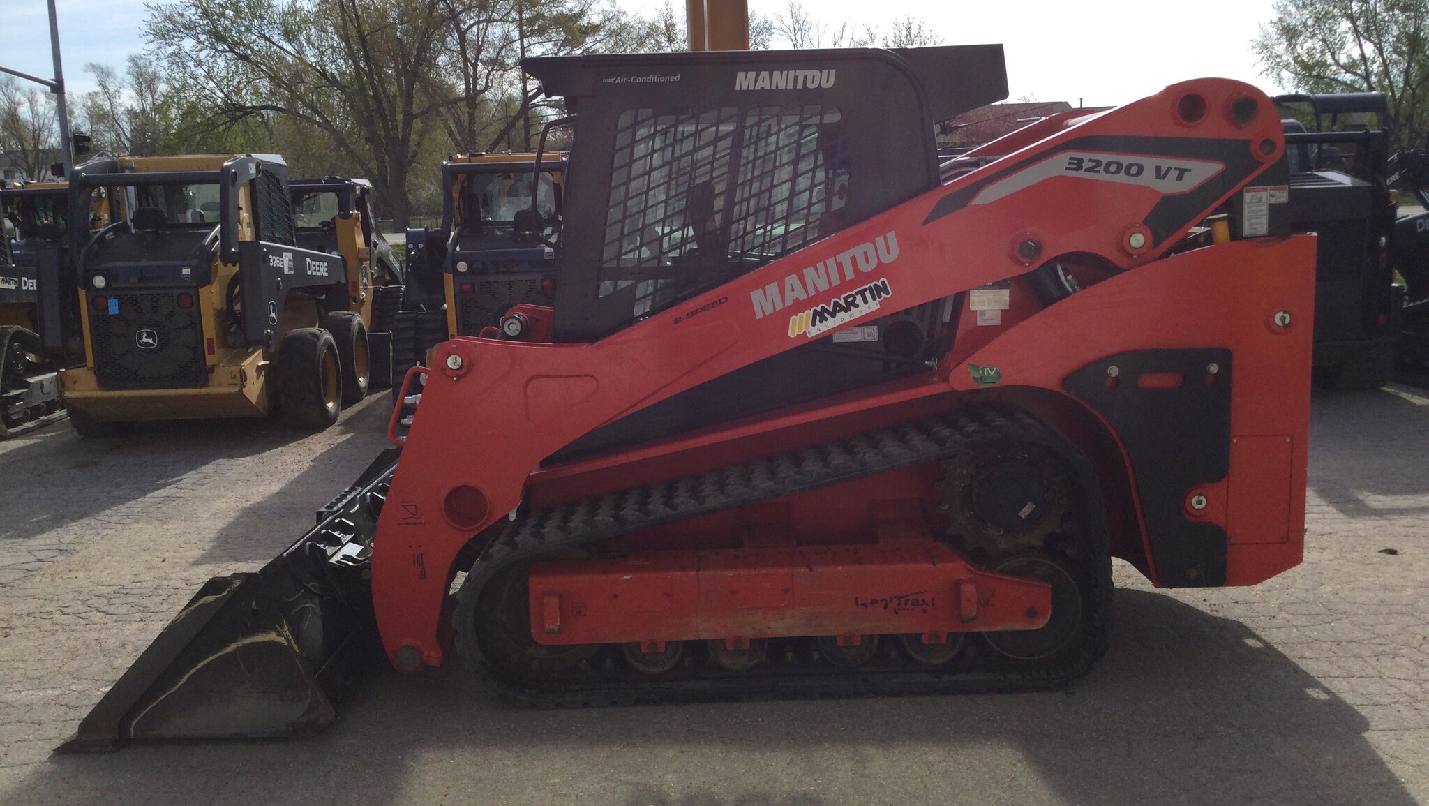 2023 Manitou 3200VT Image 3