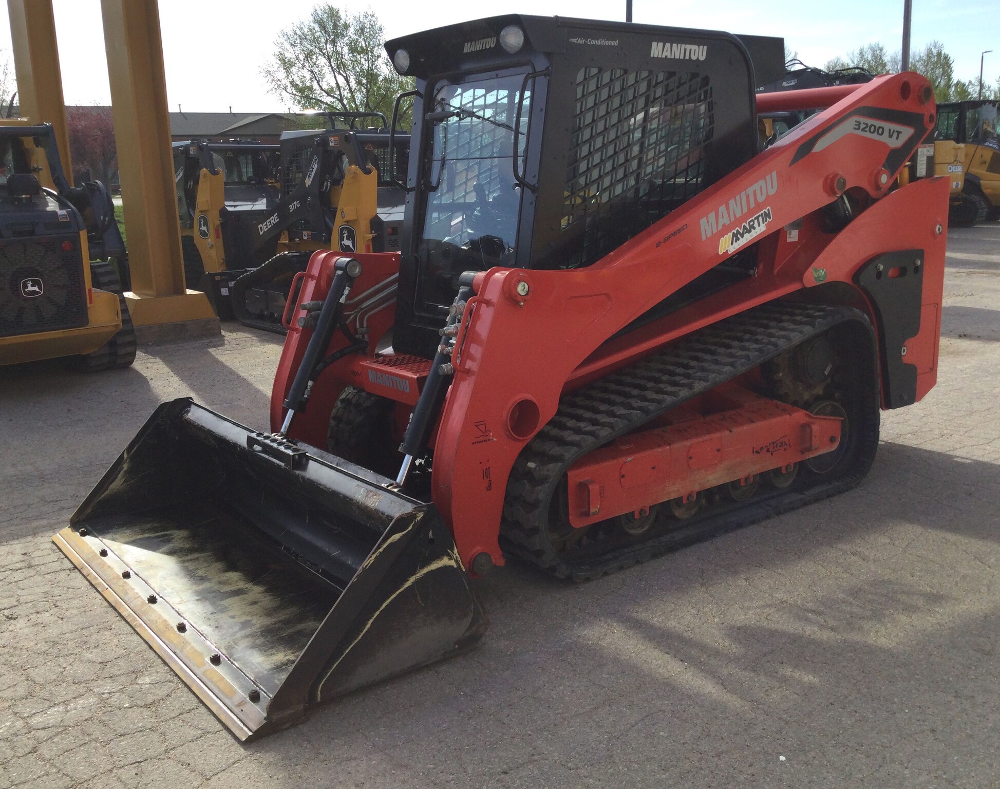 2023 Manitou 3200VT Image 4