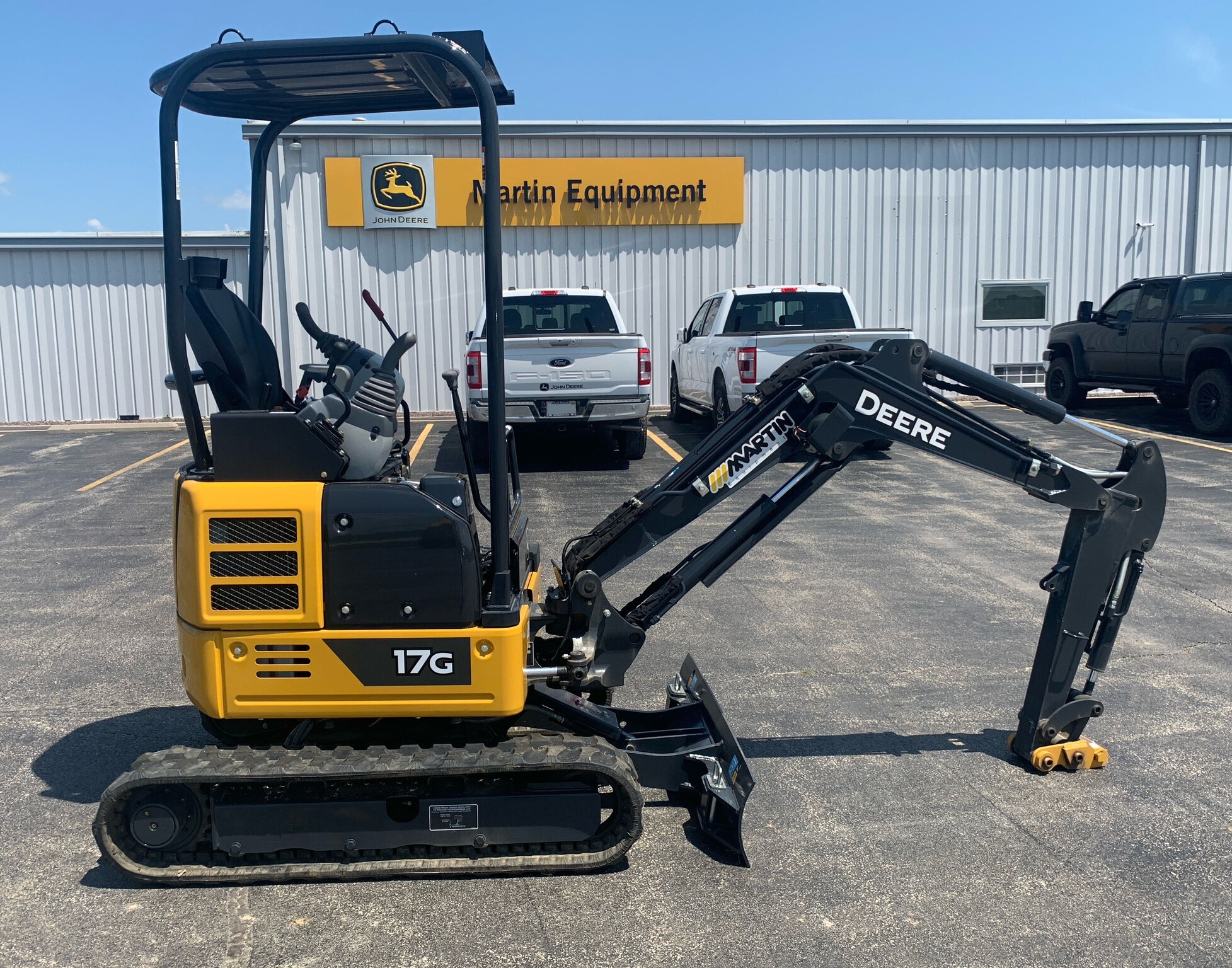 2023 John Deere 17G Image 5