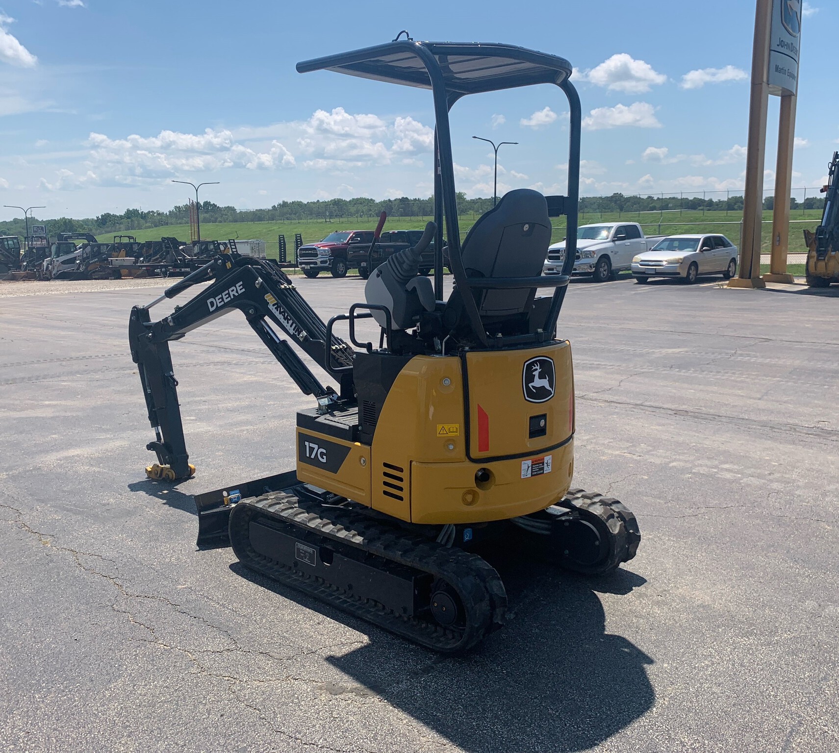 2023 John Deere 17G Image 8