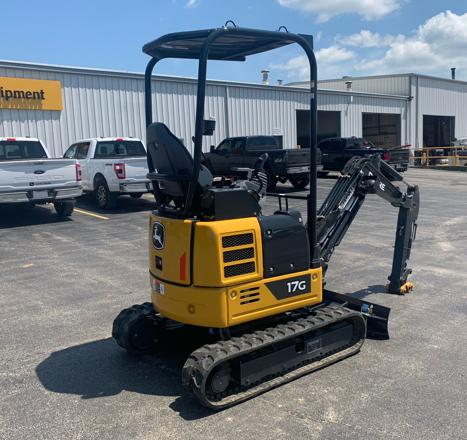 2023 John Deere 17G Image 6