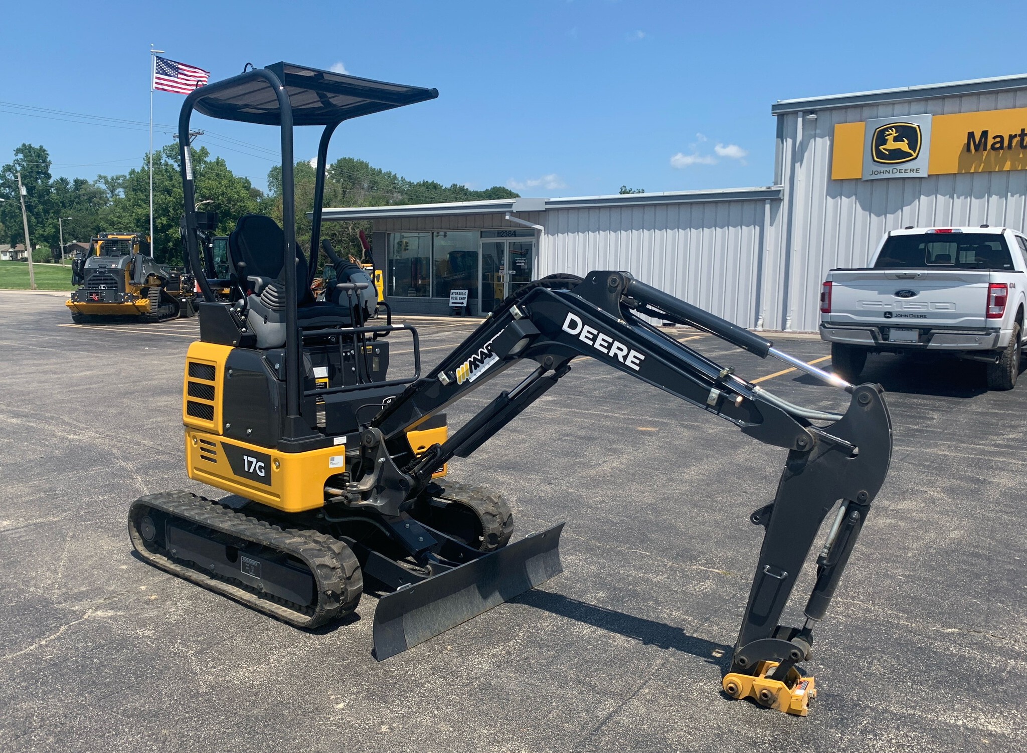 2023 John Deere 17G Image 4