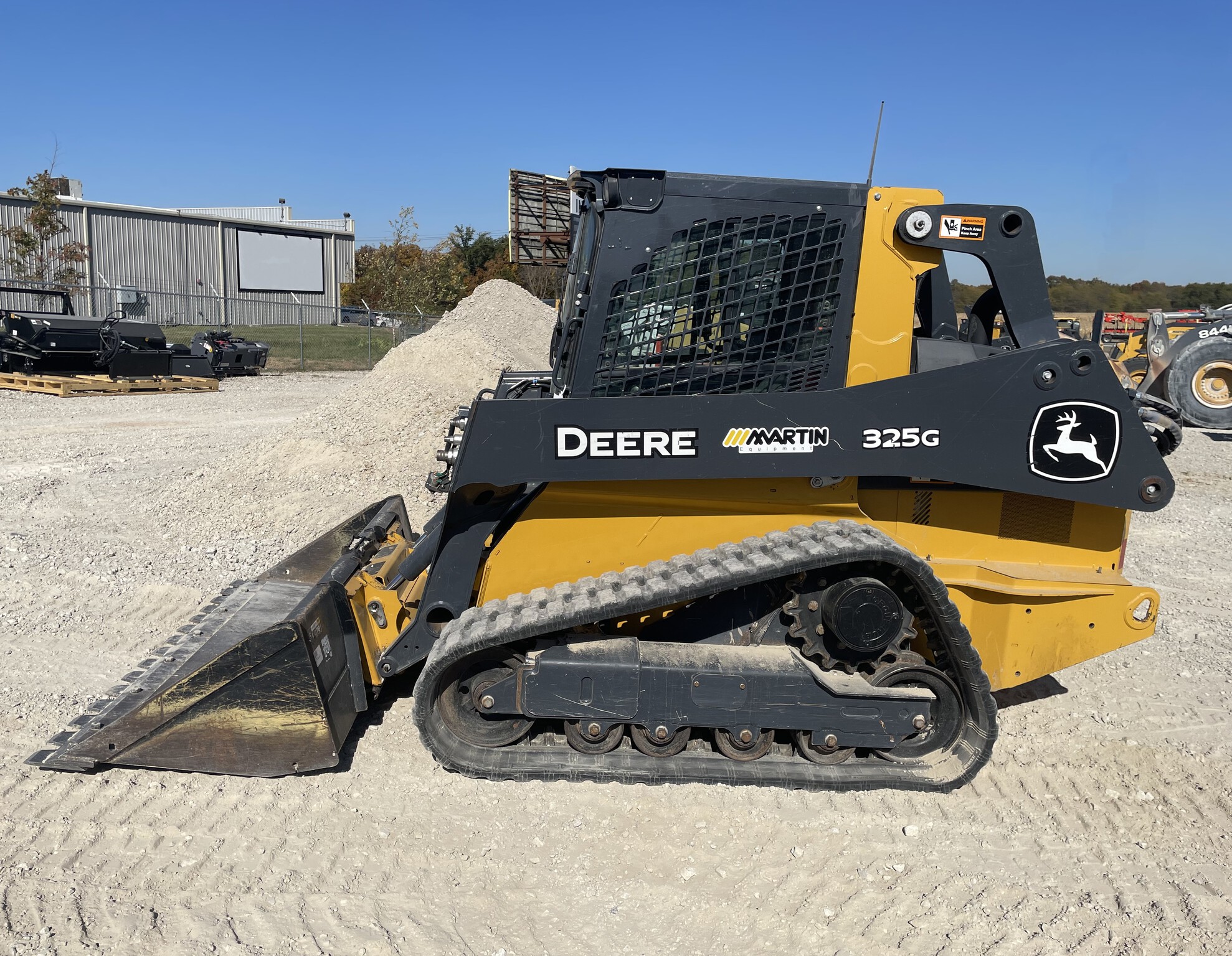 2021 John Deere 325G Image 5