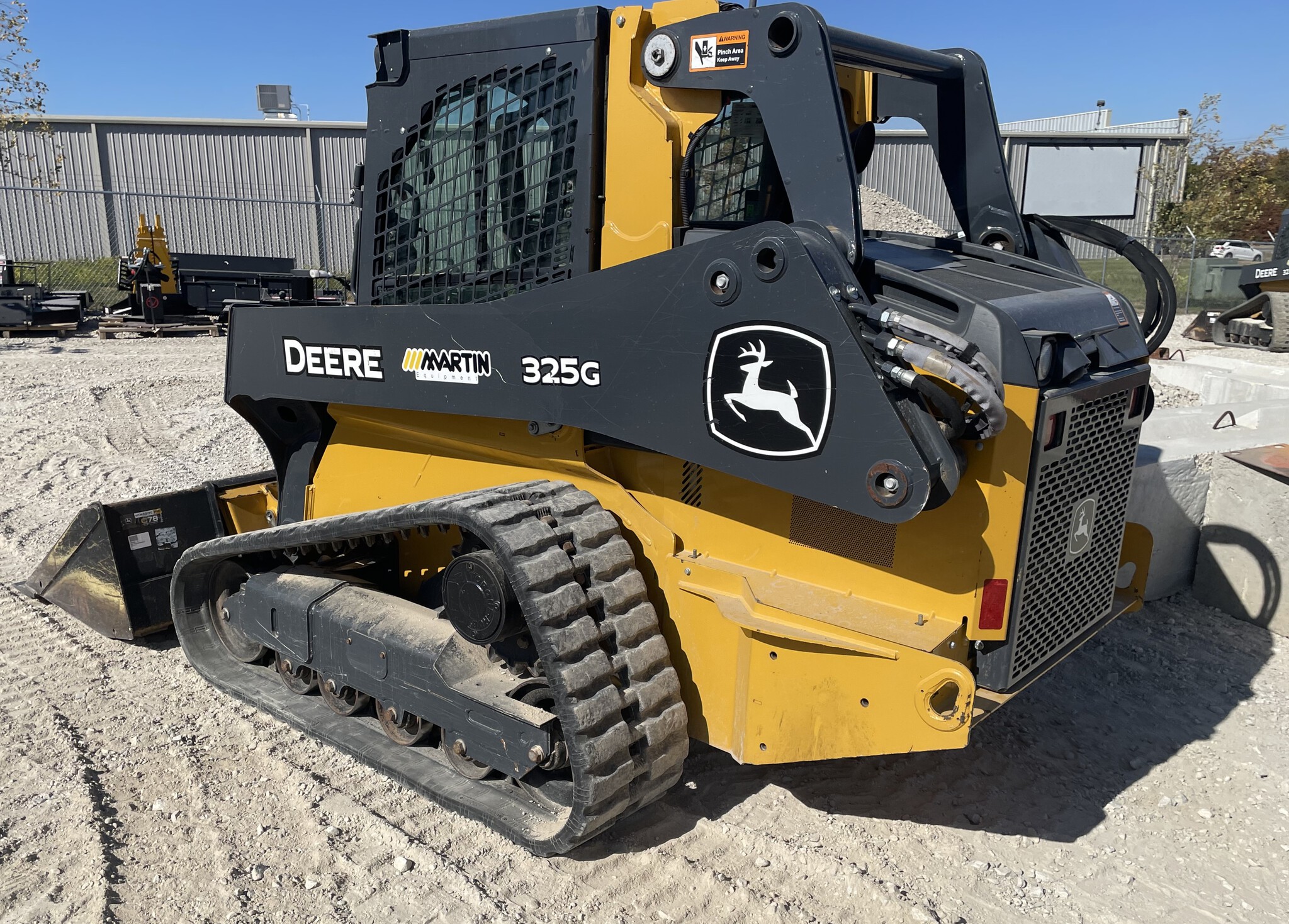2021 John Deere 325G Image 4