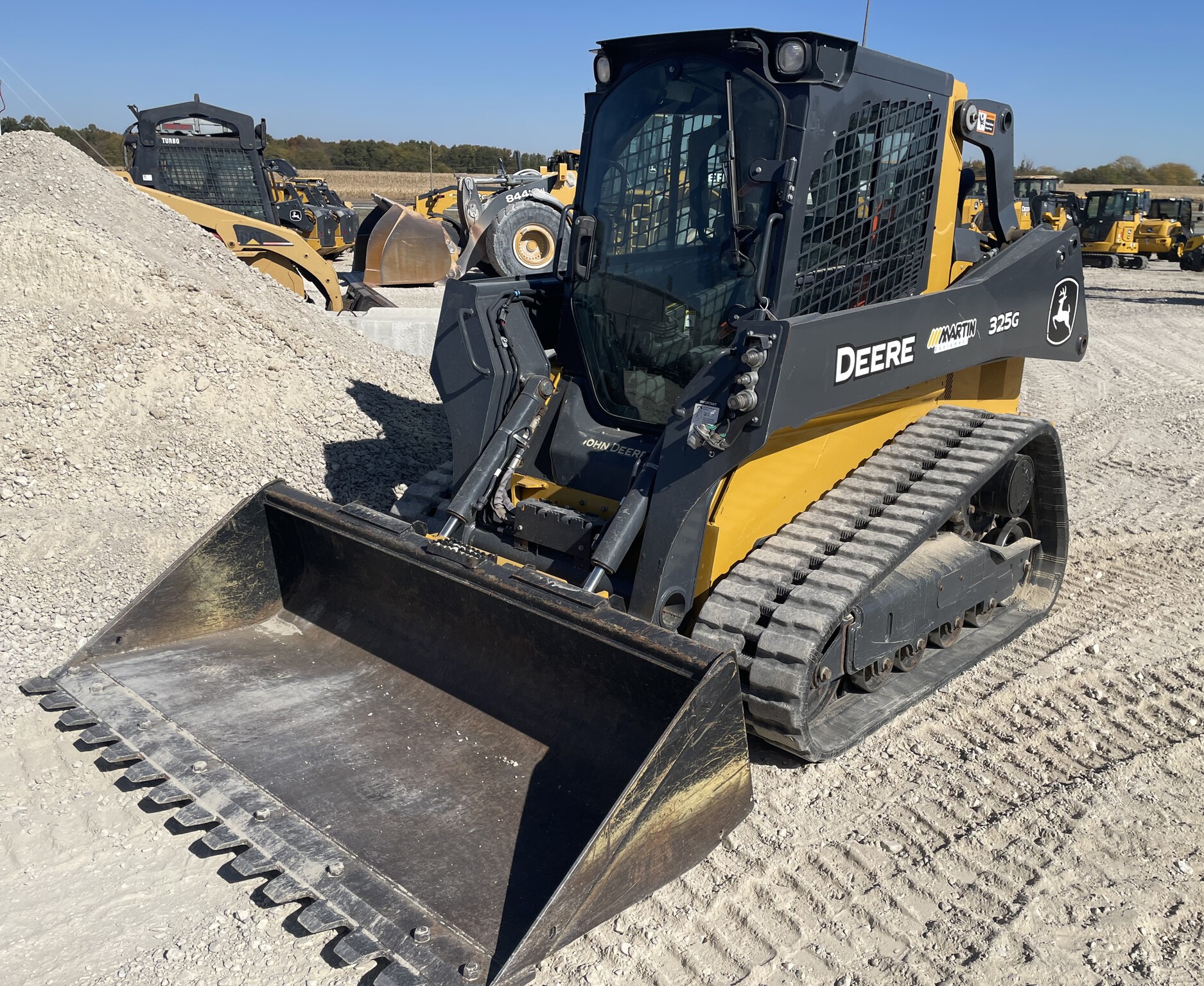 2021 John Deere 325G Image 6