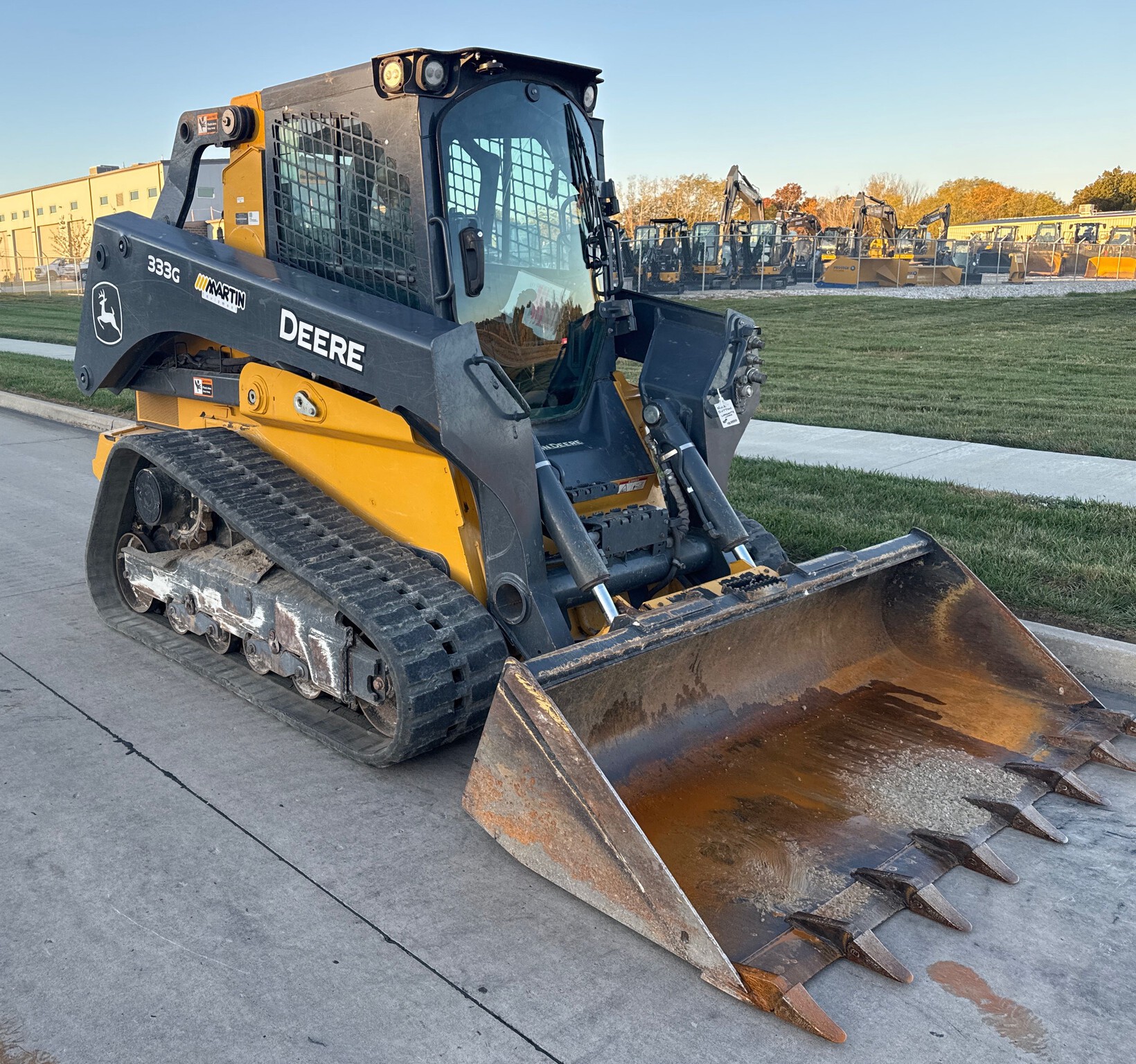 2022 John Deere 333G Image 2