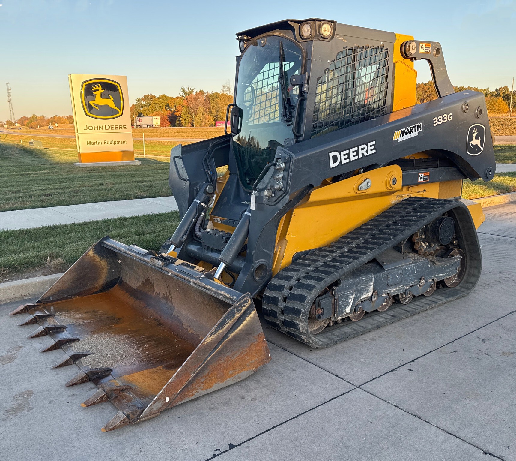 2022 John Deere 333G Image 6