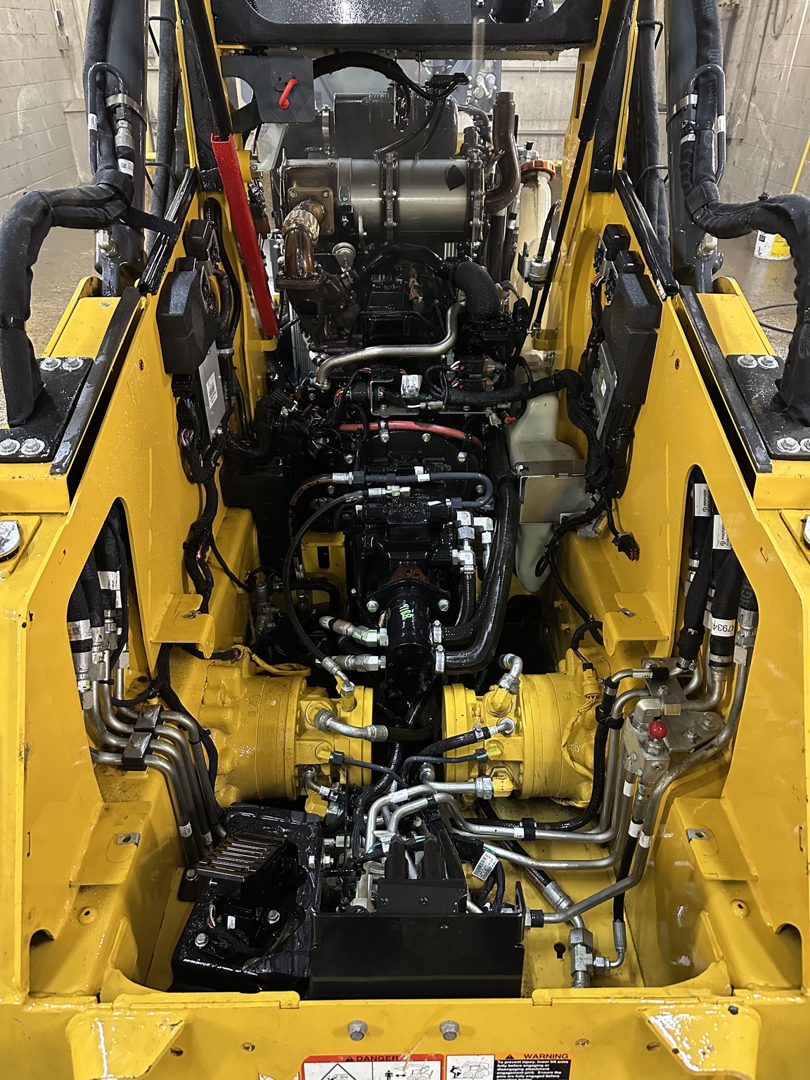 2024 John Deere 324G Image 7