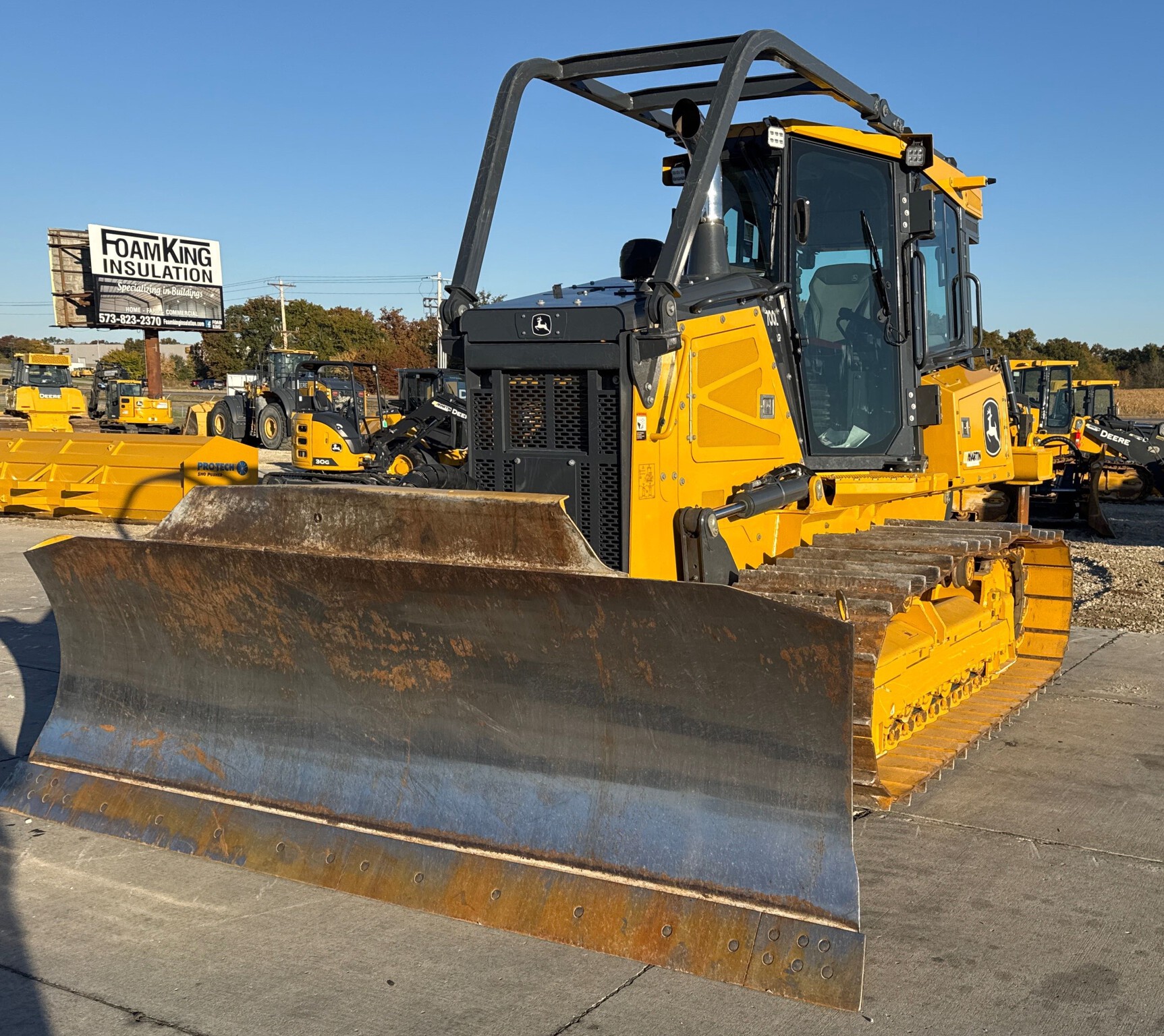 2023 John Deere 700L Image 5