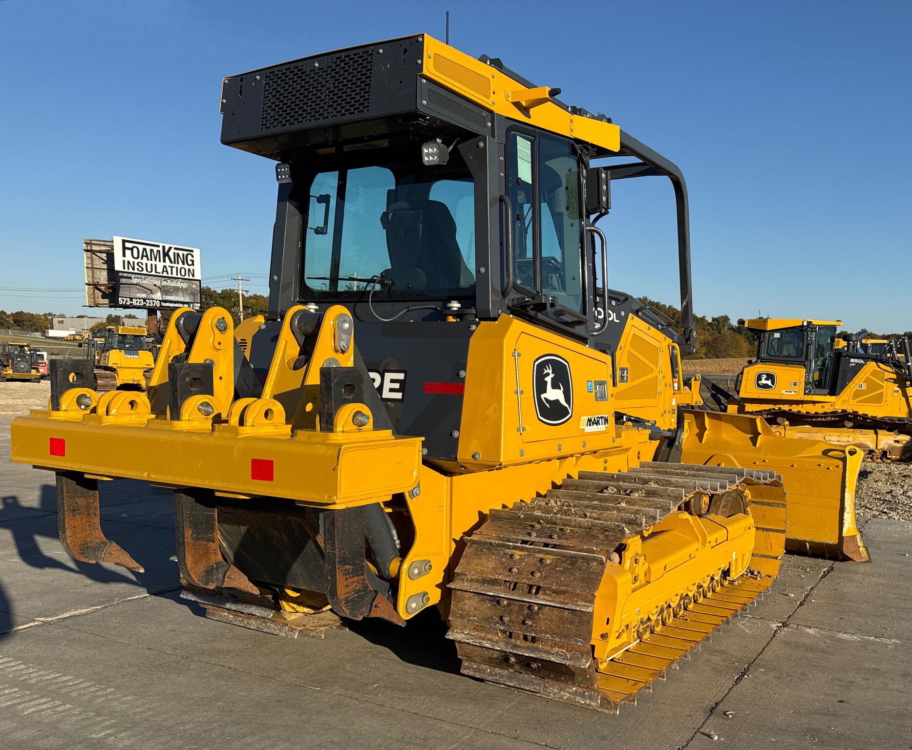 2023 John Deere 700L Image 3