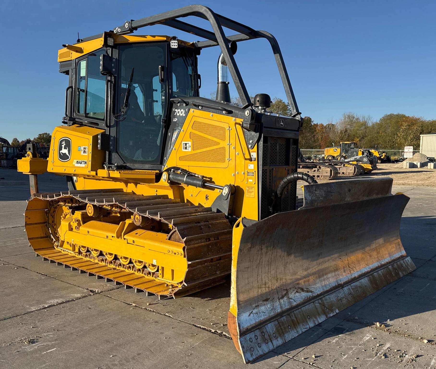 2023 John Deere 700L Image 2