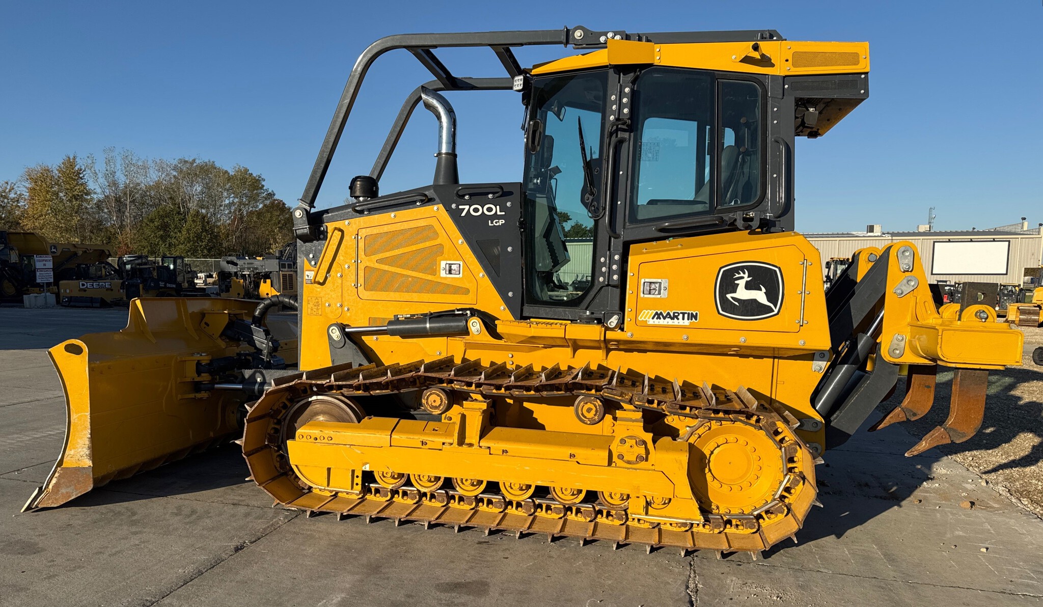 2023 John Deere 700L Image 6