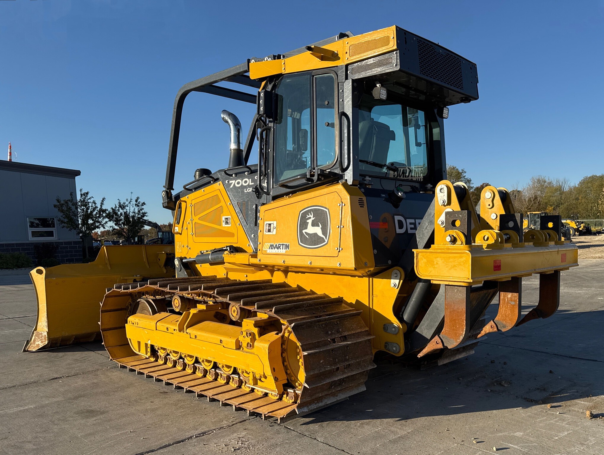 2023 John Deere 700L Image 4