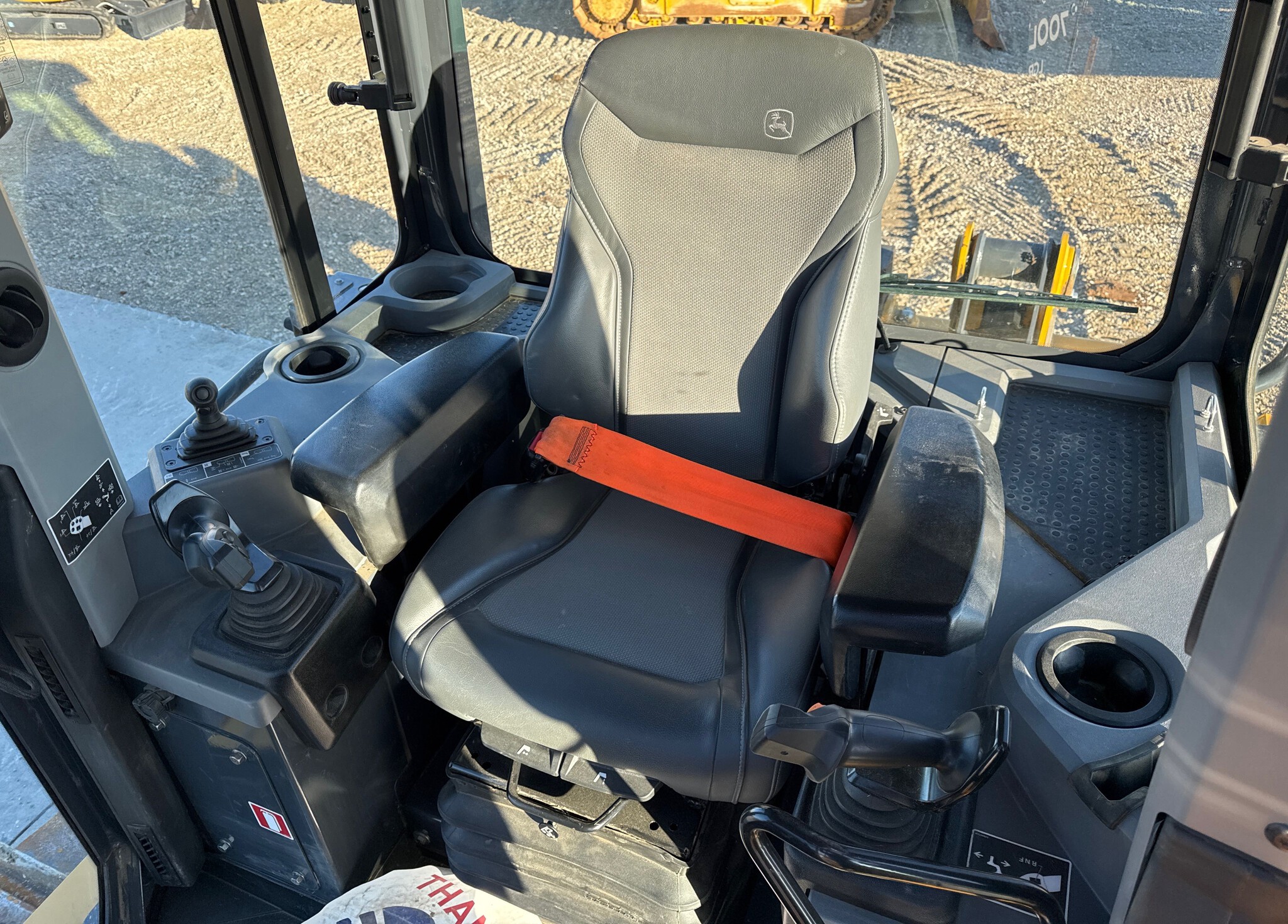 2023 John Deere 700L Image 7
