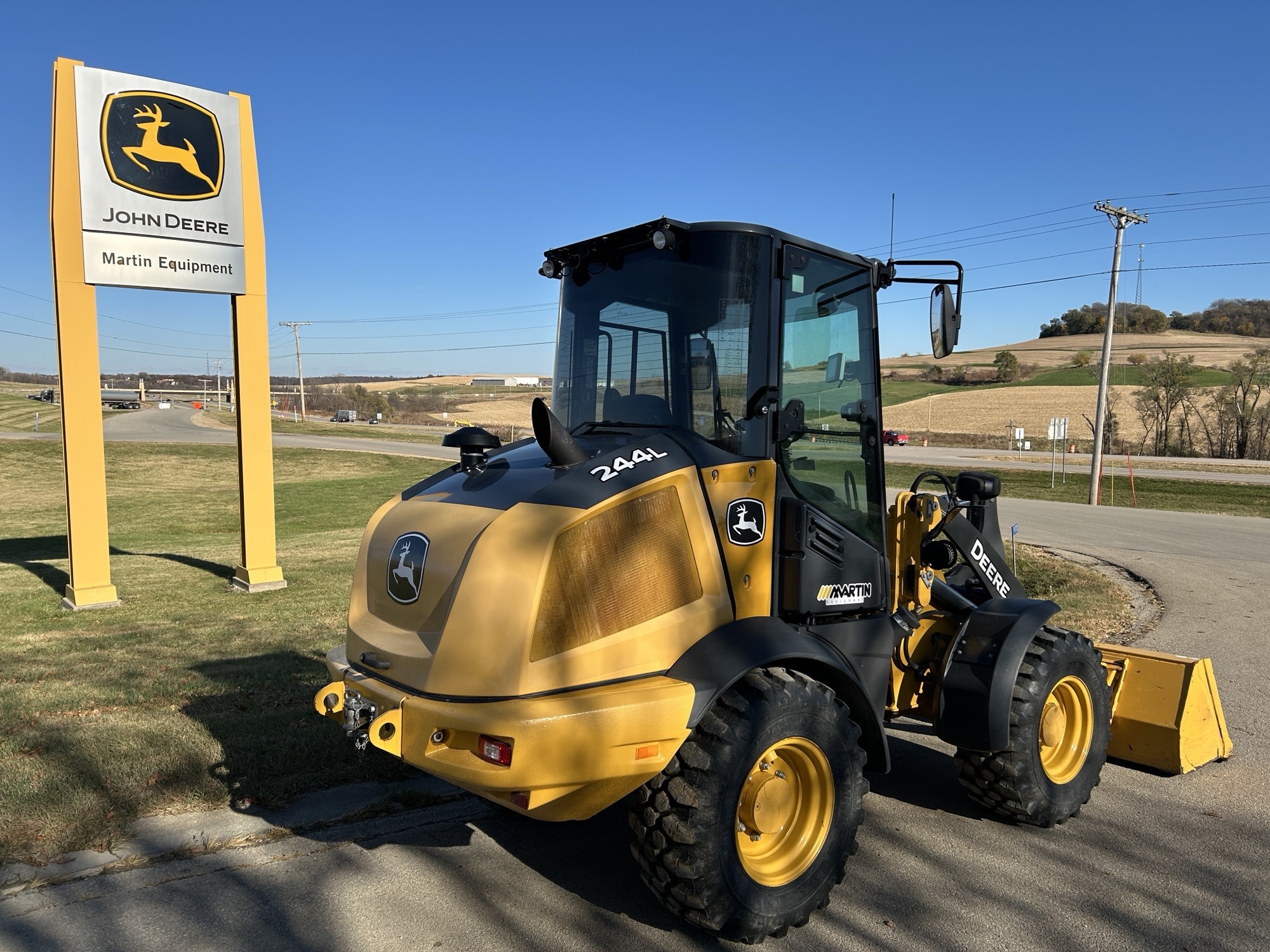 2020 John Deere 244L Image 3