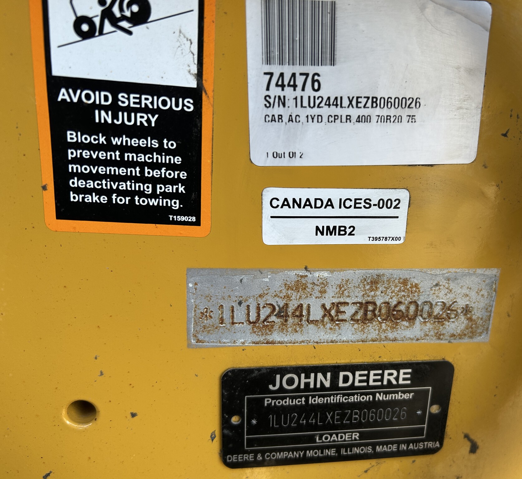 2020 John Deere 244L Image 8