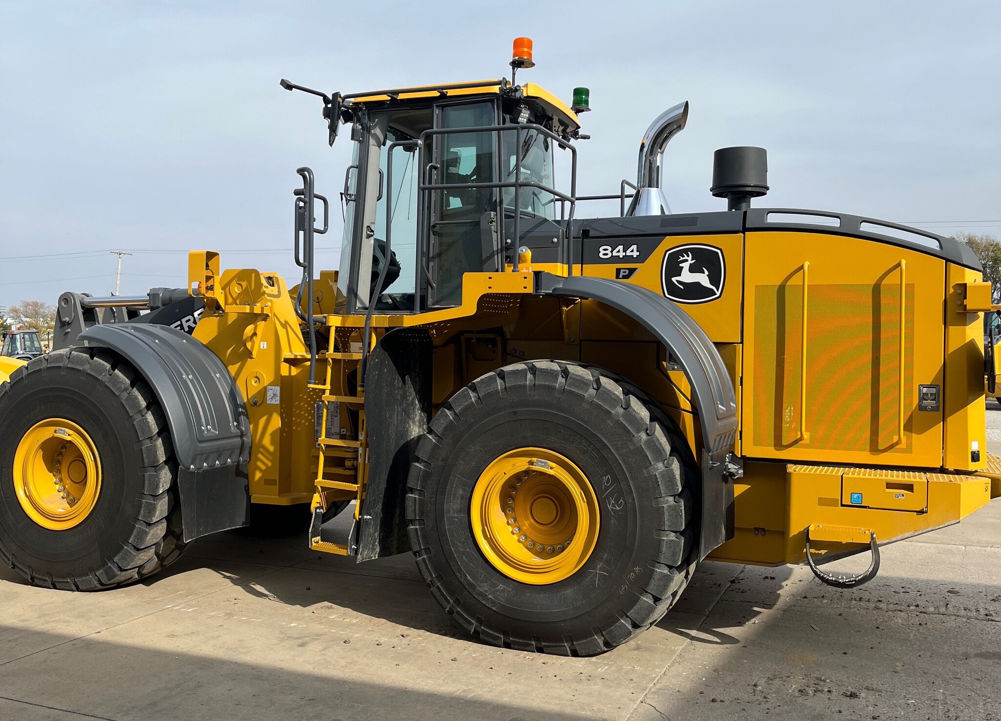 2023 John Deere 844 P Image 3